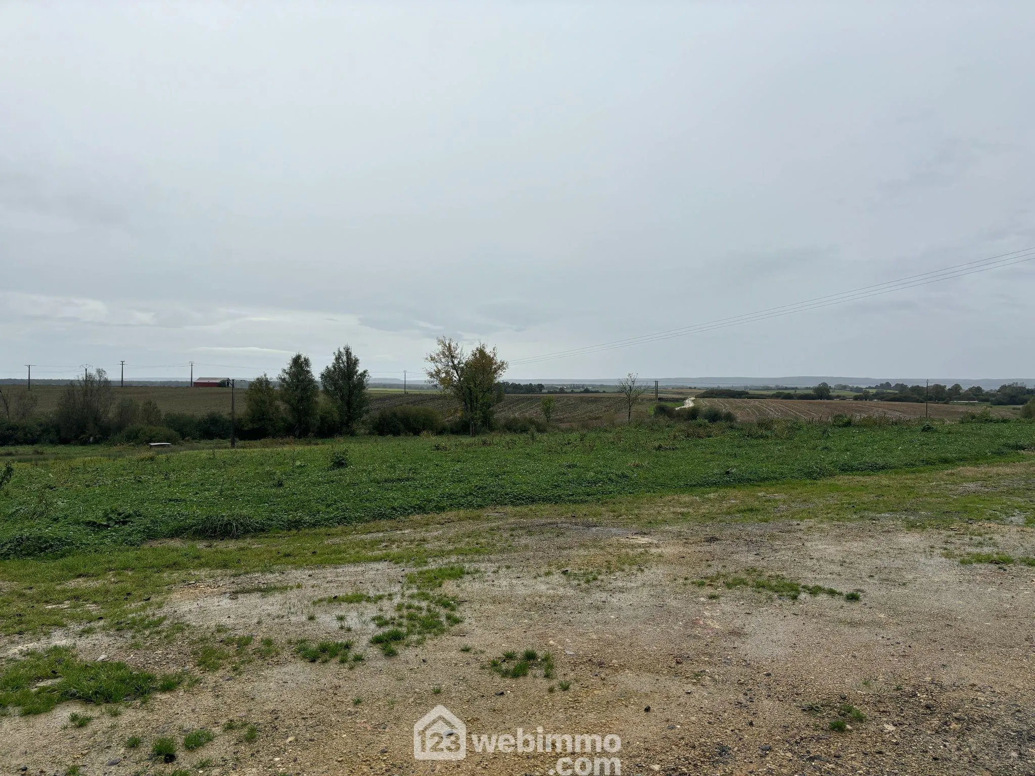 Corps de ferme avec maison, grange et terrain à Étain - 165 m² 