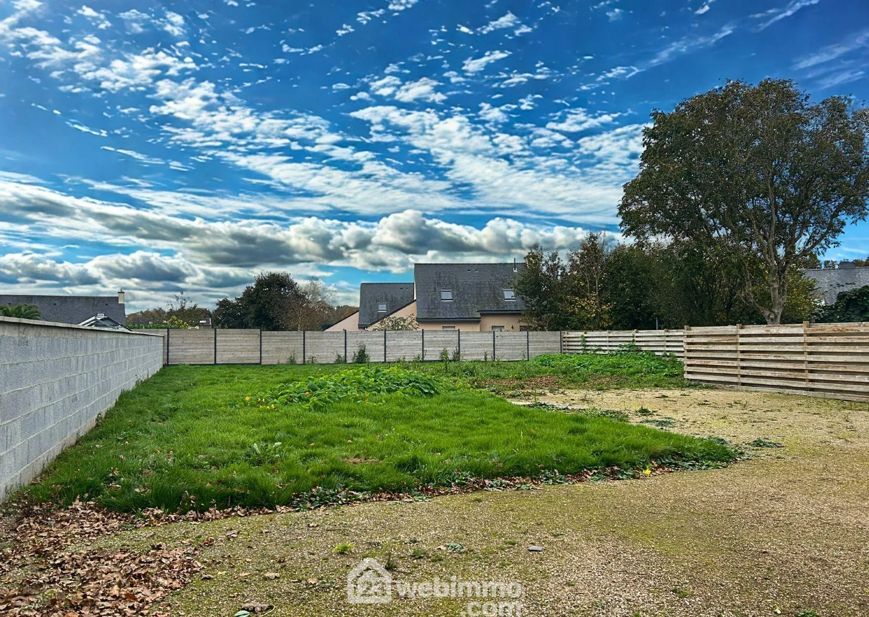 Terrain constructible de 573 m² à Ploubezre, hors lotissement