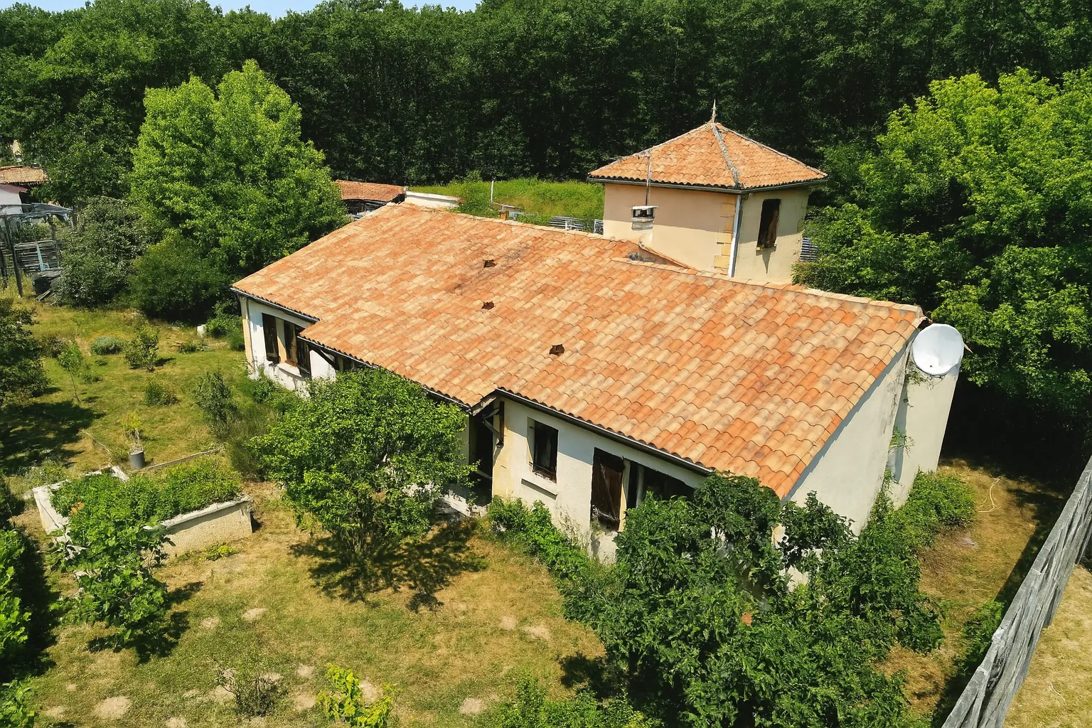Maison avec piscine et jardin clos à Menesplet – 163 m² 