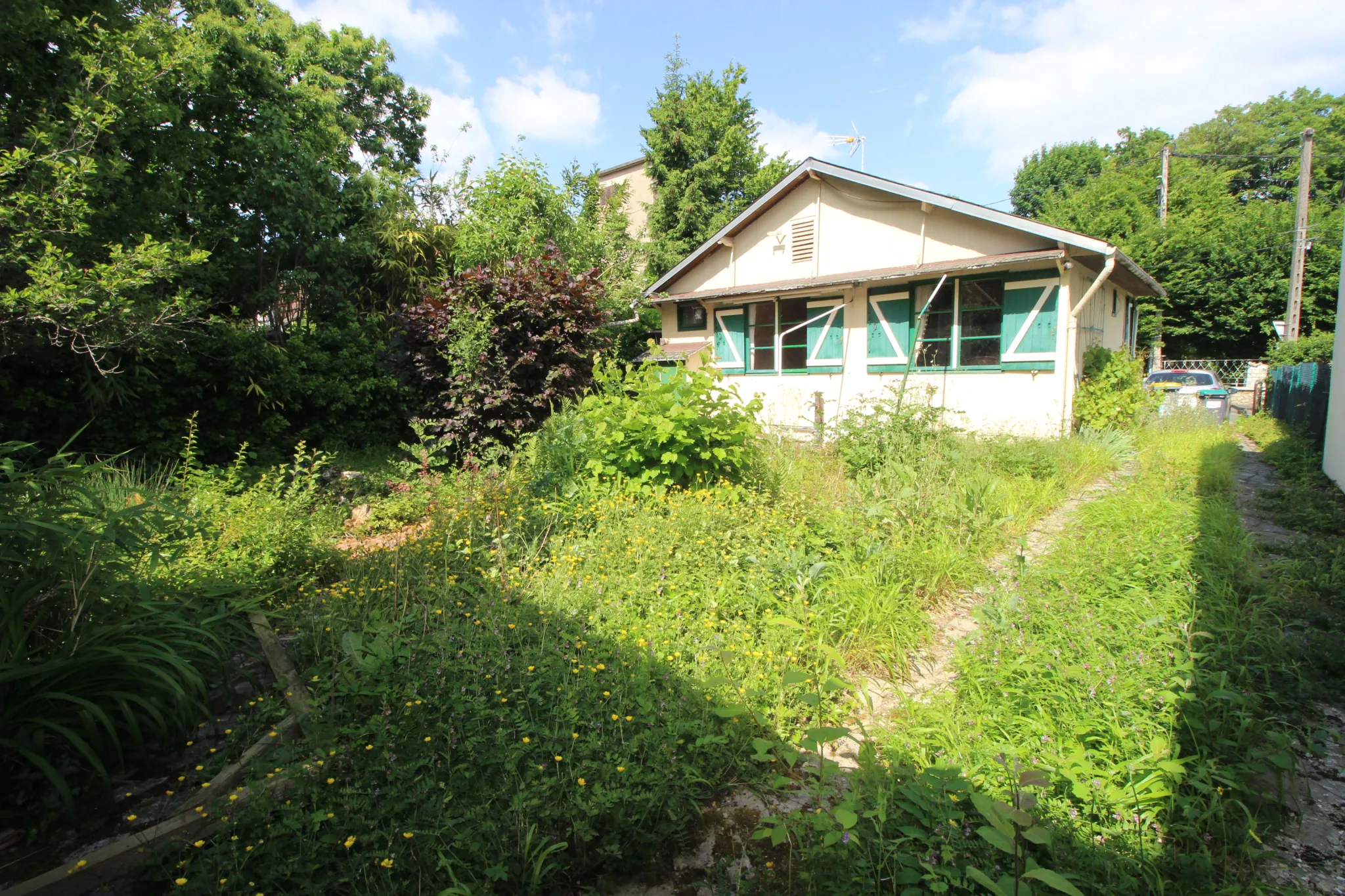 Charmante maison de style chalet à Yerres avec jardin de 372 m²