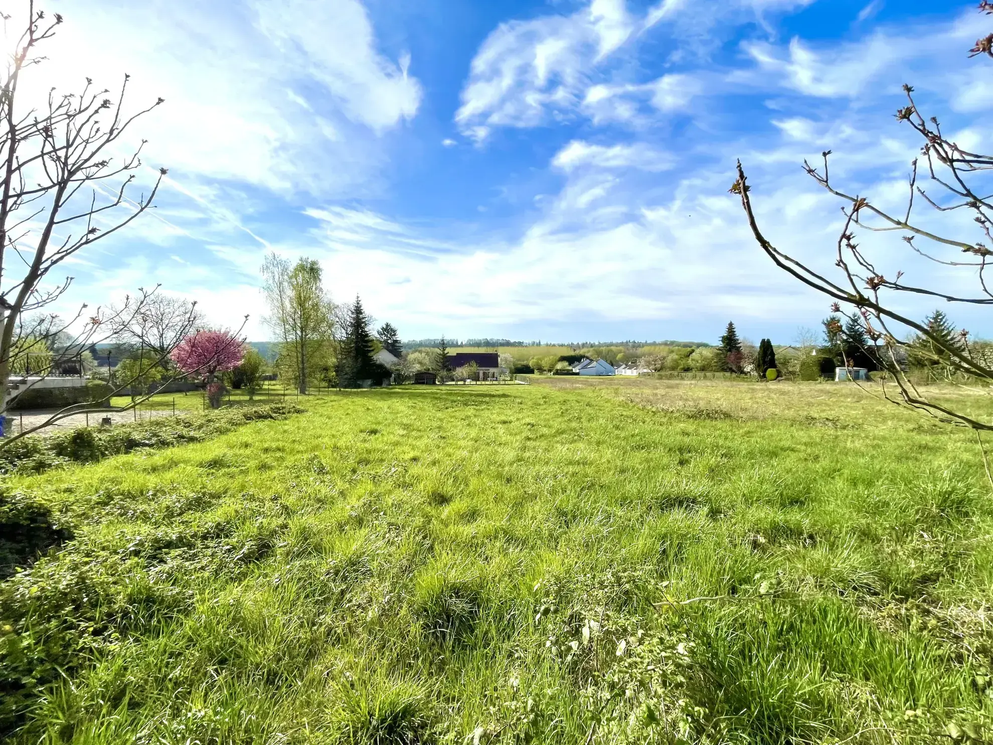 Superbe terrain constructible de 1330 m² à Coulanges-sur-Yonne, proche commodités