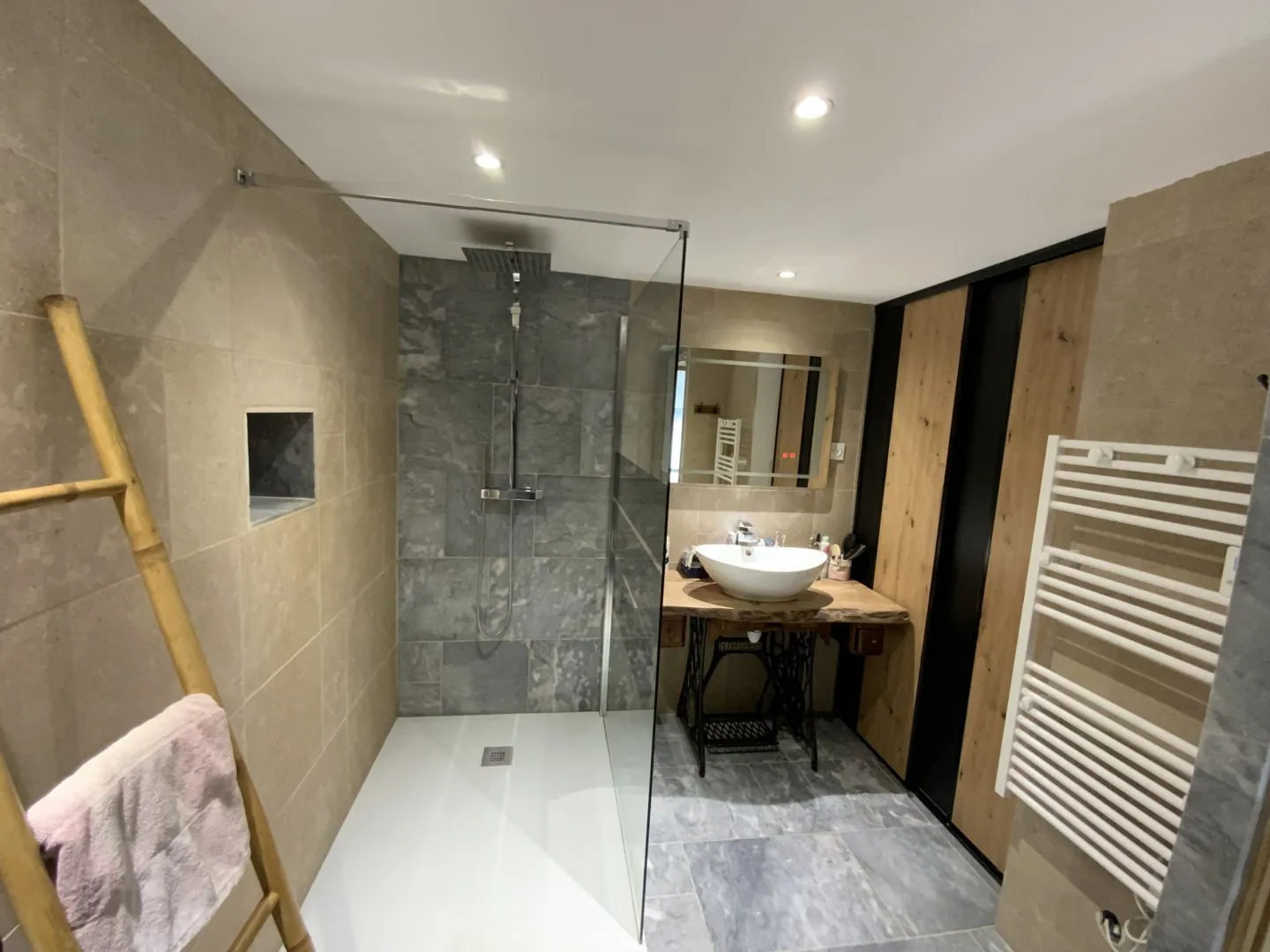 Maison de village à Vezenobres de 110 m² avec deux habitations et terrasse sud 