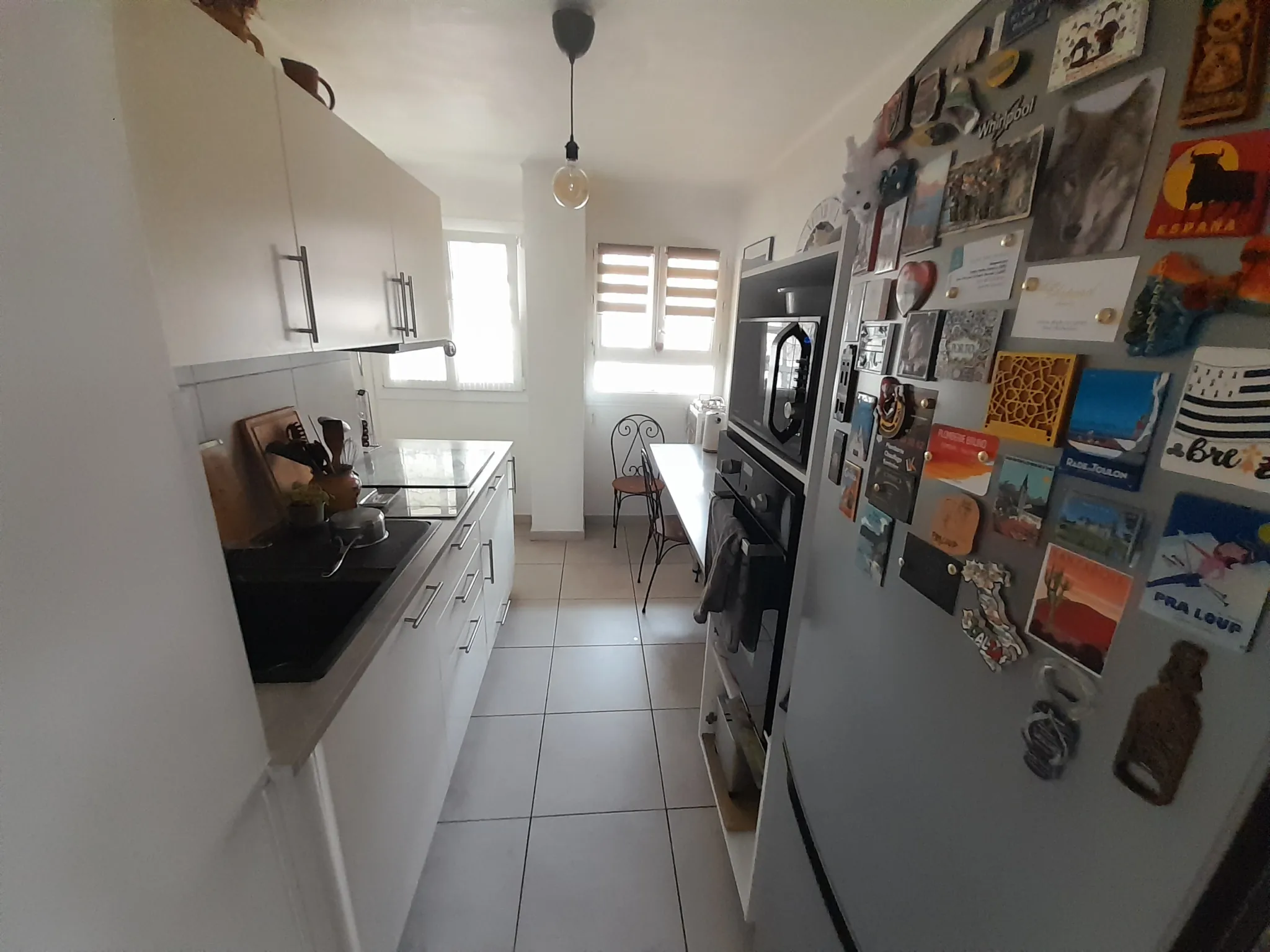 Appartement F3 à Toulon Port-Marchand, 53 m² loué avec cave, rendement 5,7% 