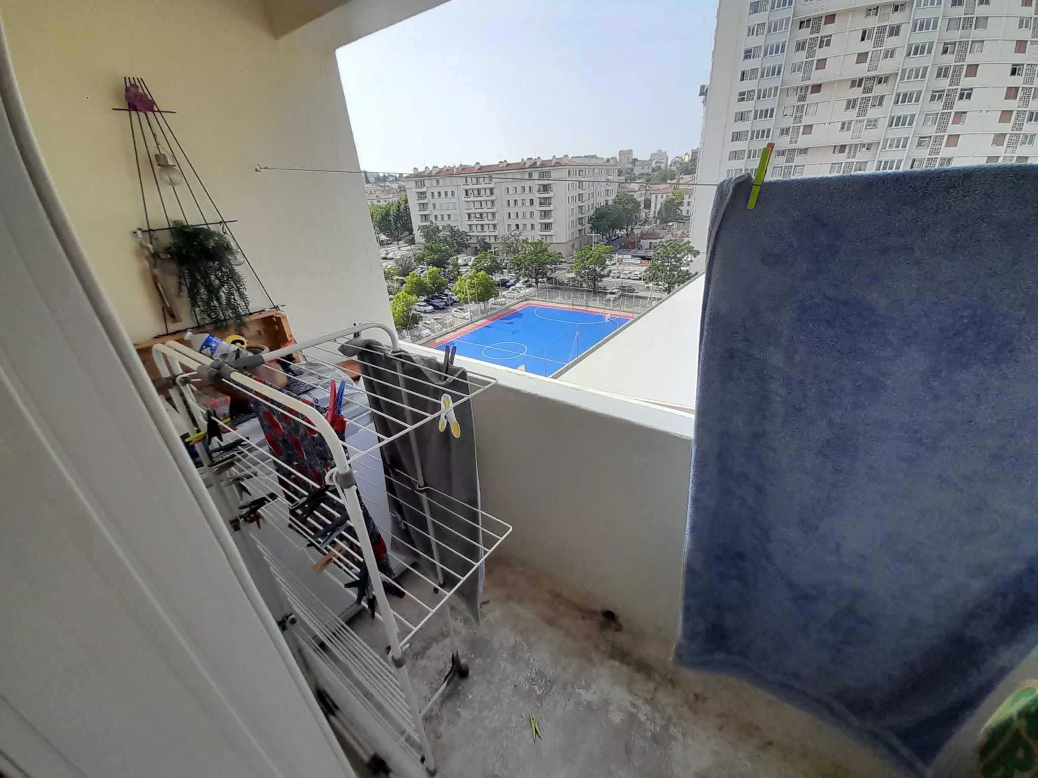 Appartement F3 à Toulon Port-Marchand, 53 m² loué avec cave, rendement 5,7% 