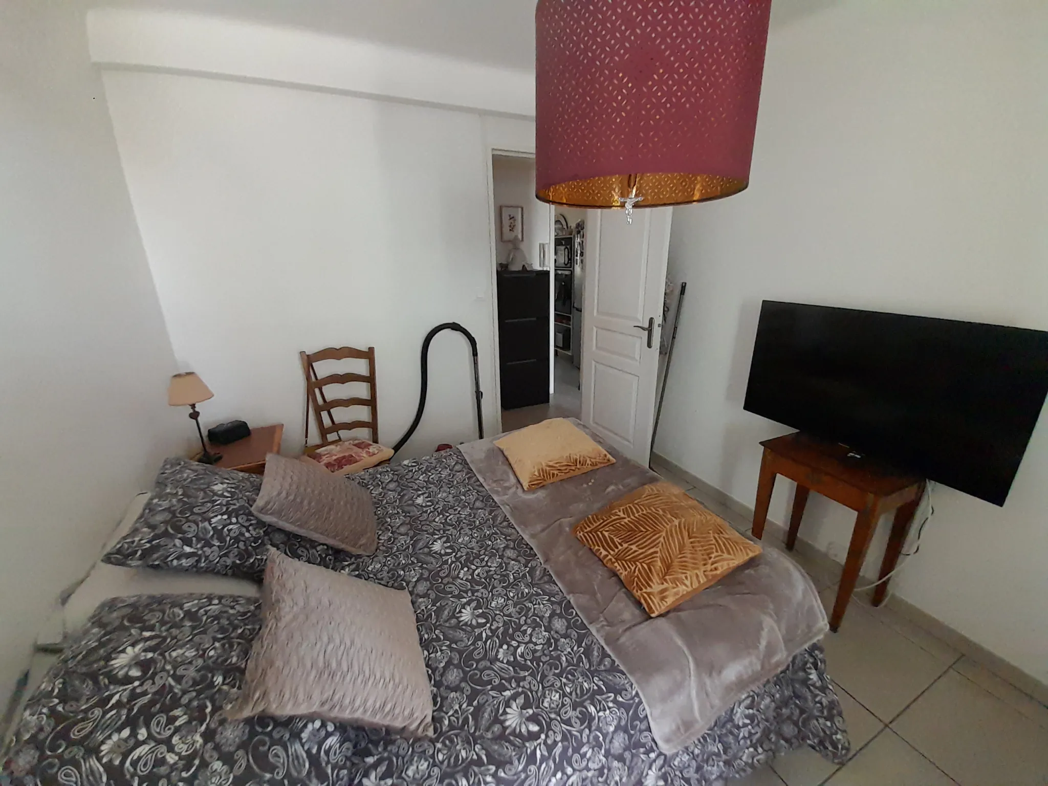 Appartement F3 à Toulon Port-Marchand, 53 m² loué avec cave, rendement 5,7% 