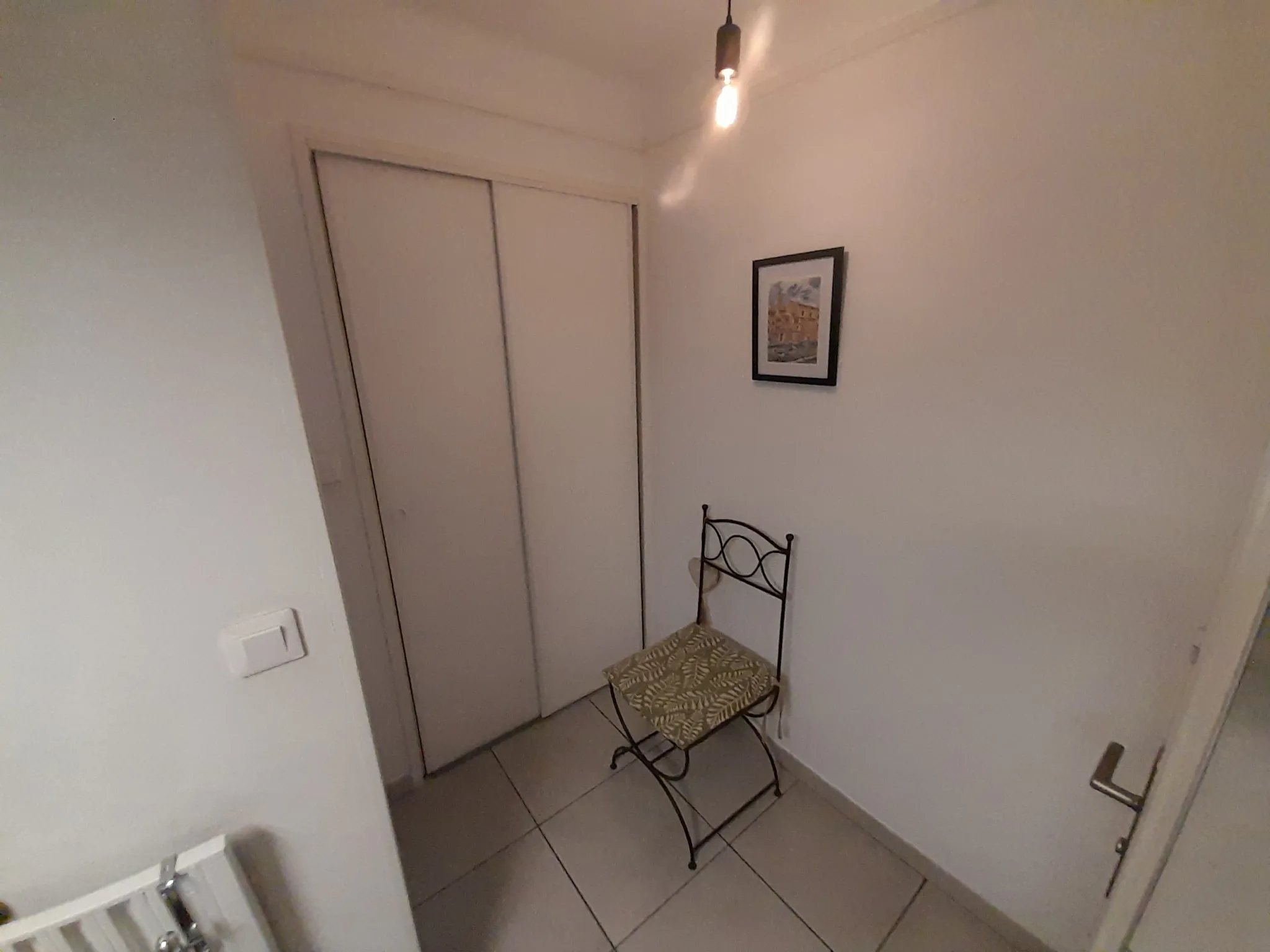Appartement F3 à Toulon Port-Marchand, 53 m² loué avec cave, rendement 5,7% 