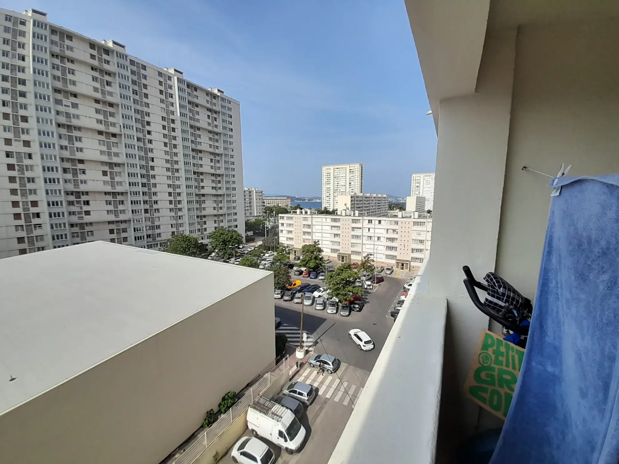 Appartement F3 à Toulon Port-Marchand, 53 m² loué avec cave, rendement 5,7% 