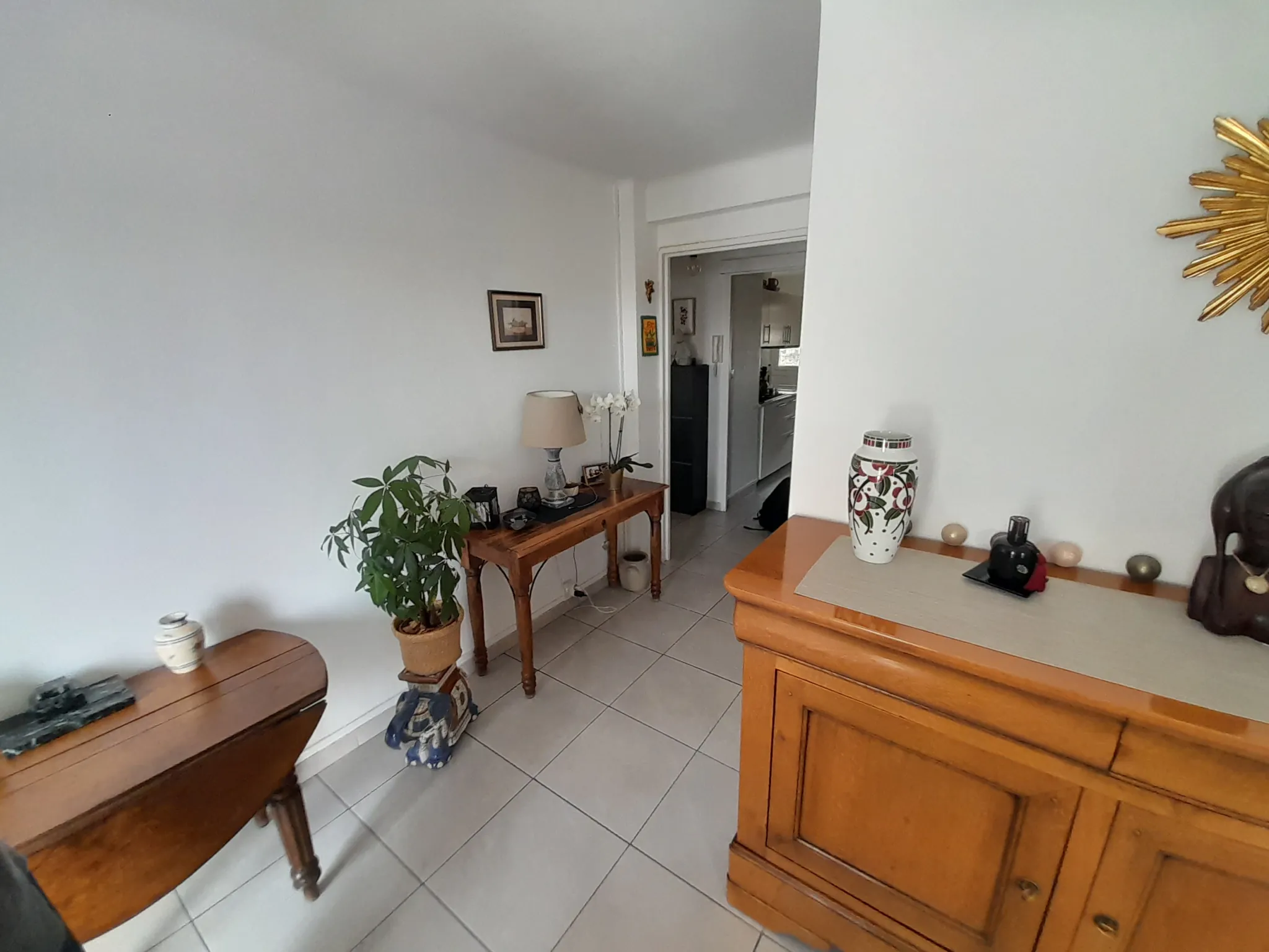 Appartement F3 à Toulon Port-Marchand, 53 m² loué avec cave, rendement 5,7% 