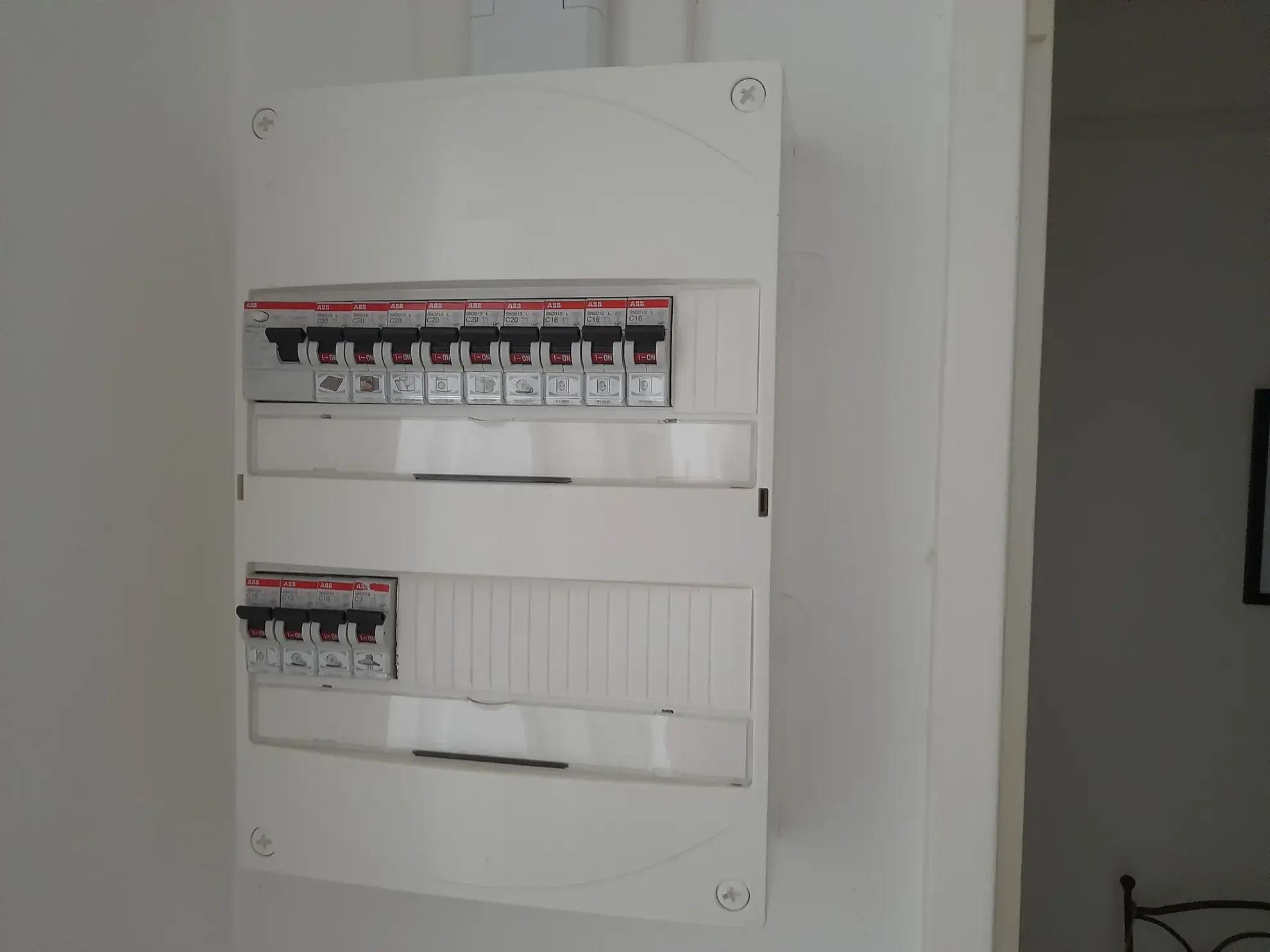 Appartement F3 à Toulon Port-Marchand, 53 m² loué avec cave, rendement 5,7% 