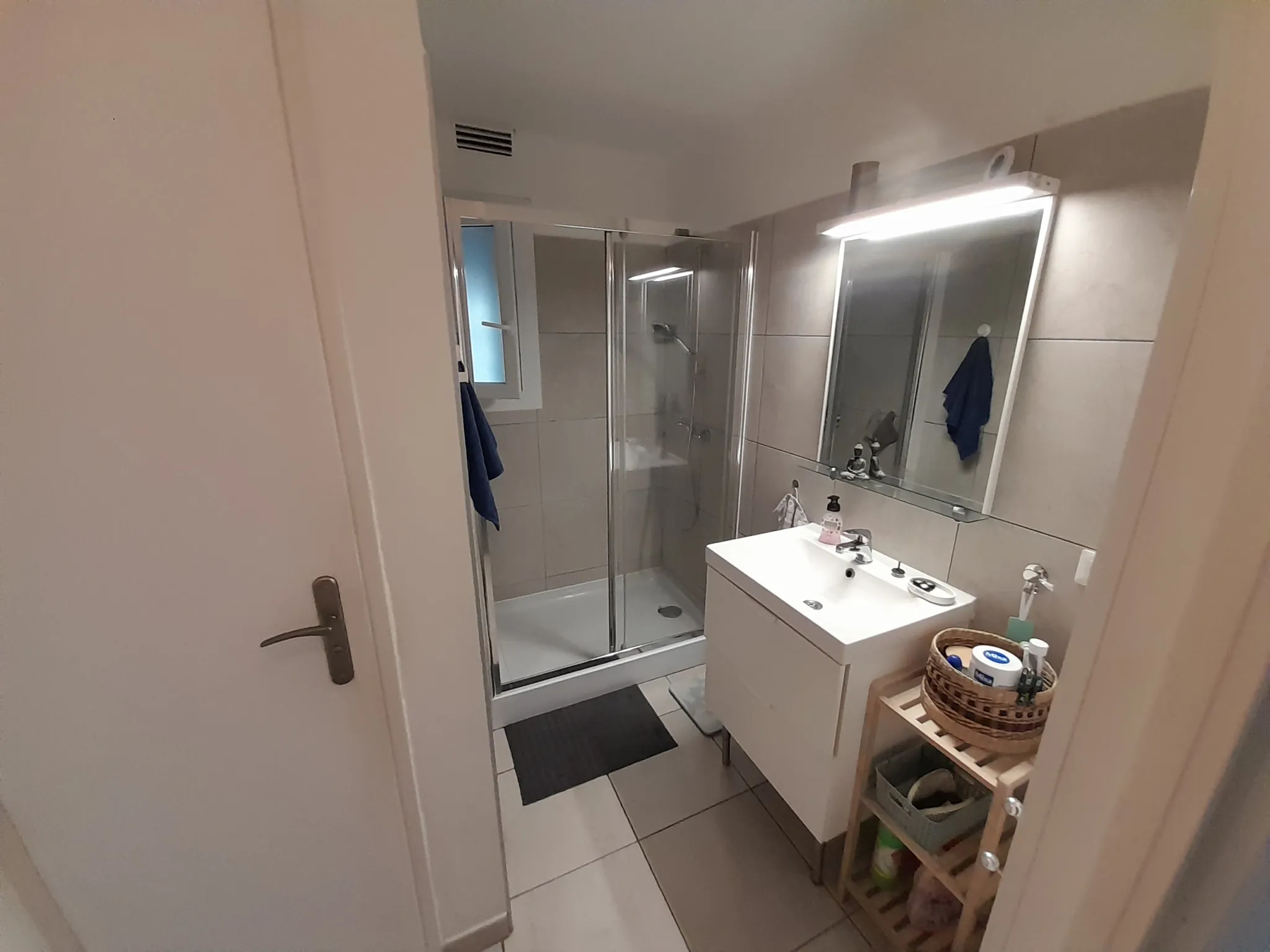 Appartement F3 à Toulon Port-Marchand, 53 m² loué avec cave, rendement 5,7% 