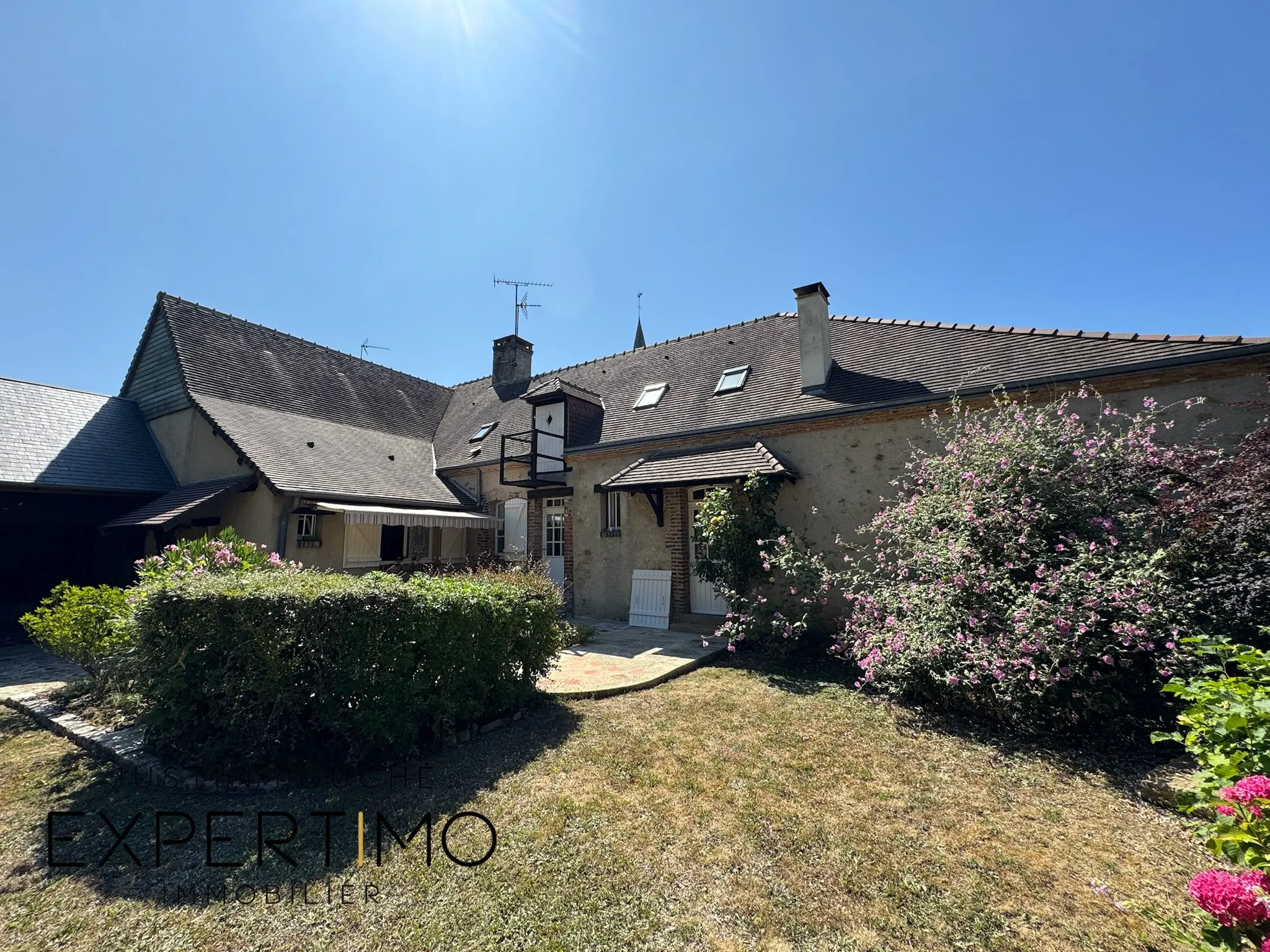 Maison de village rénovée de 120 m² à Semur en Vallon 