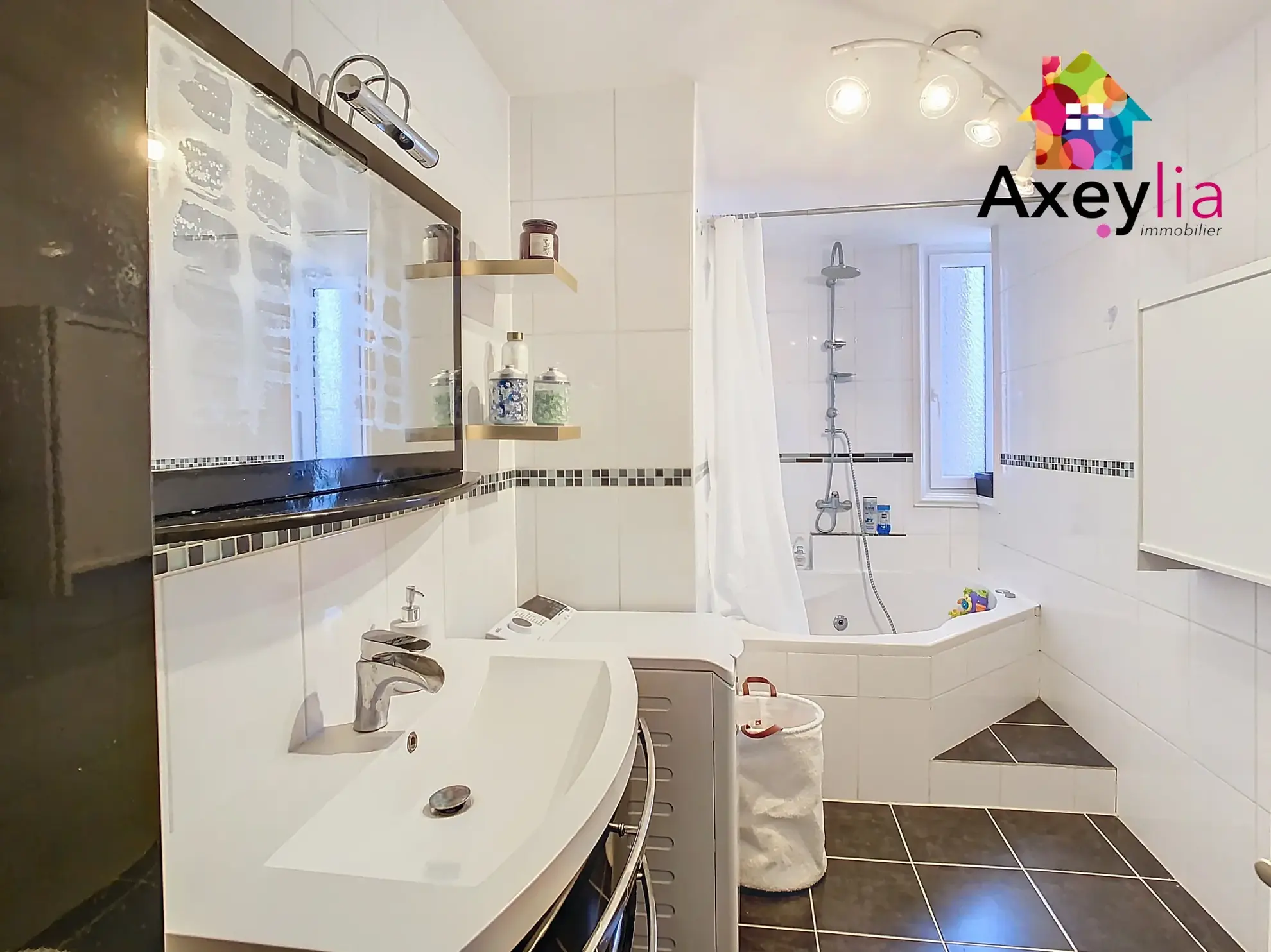 Appartement T4 rénové avec garage et balcon à Roanne 