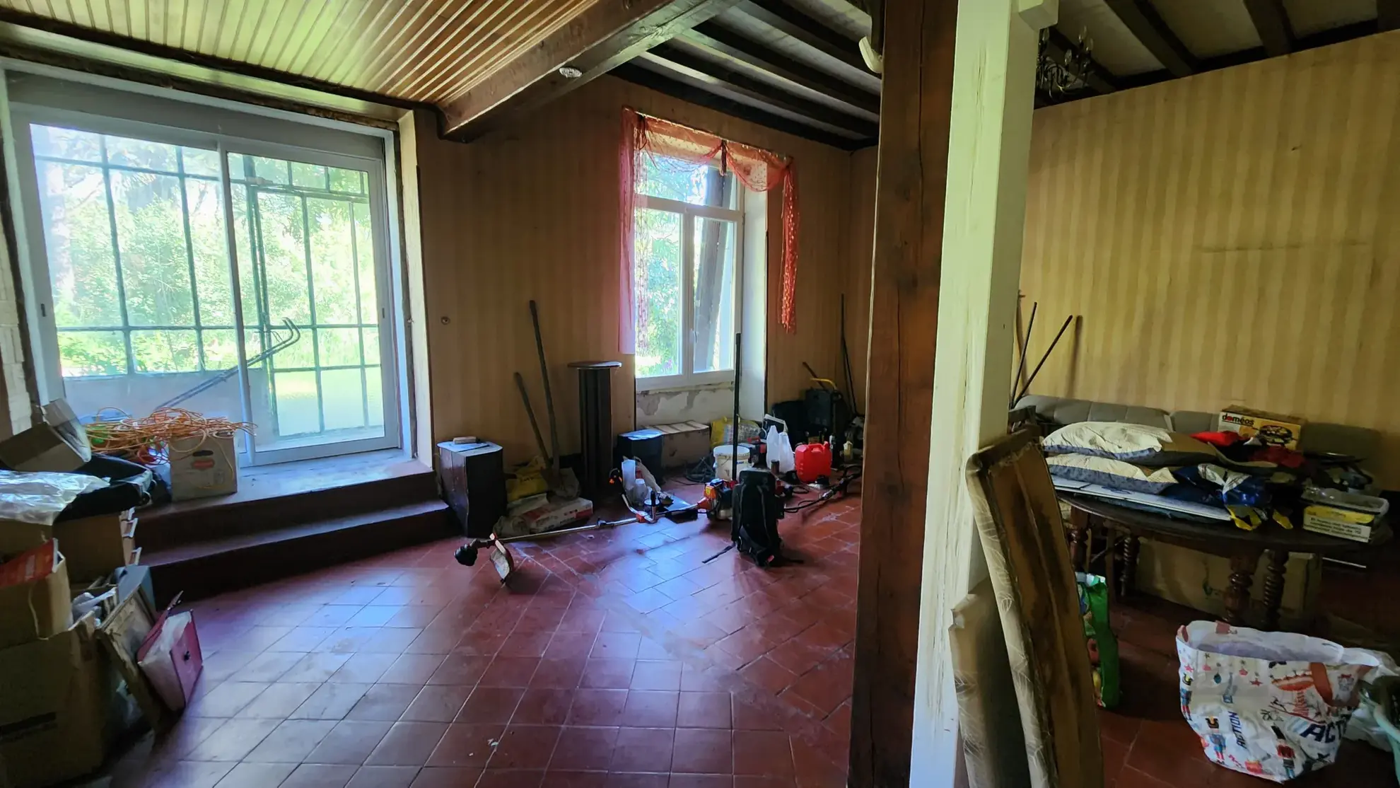 Maison en pierre à rénover avec potentiel à Aiguillon, proche Marmande 