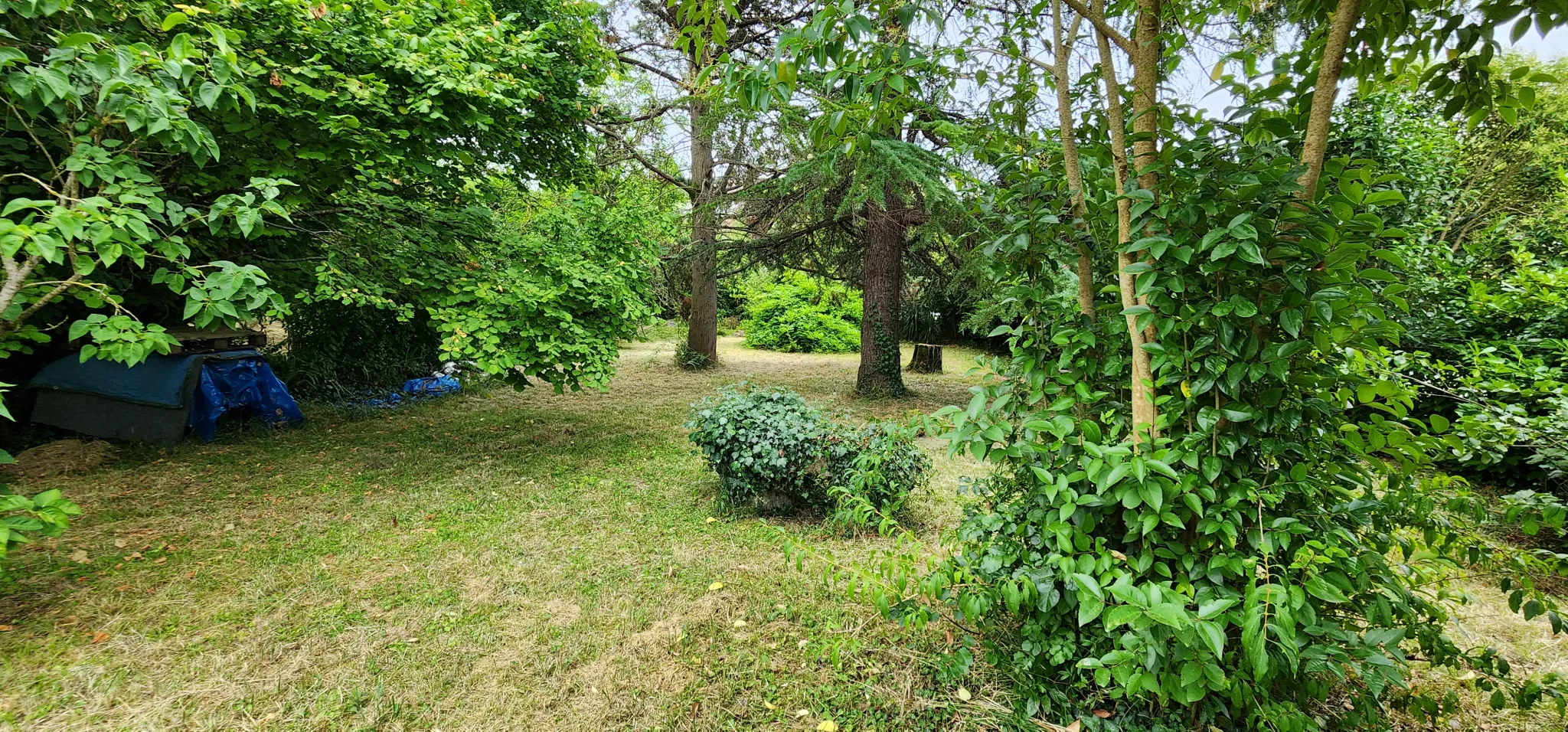 Maison en pierre à rénover avec potentiel à Aiguillon, proche Marmande 