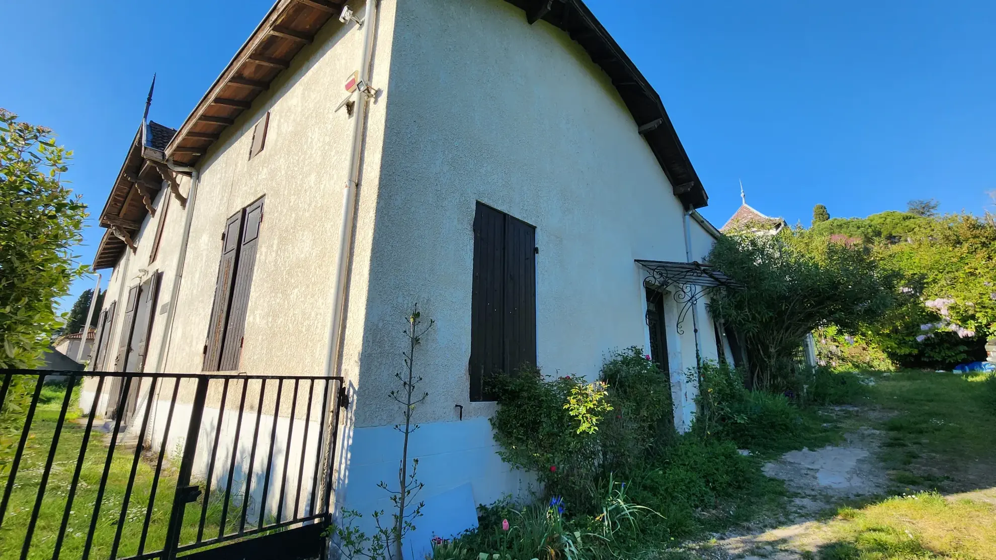 Maison en pierre à rénover avec potentiel à Aiguillon, proche Marmande 