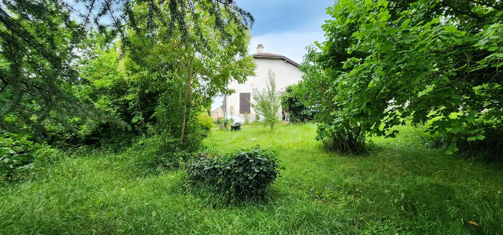 Maison en pierre à rénover avec potentiel à Aiguillon, proche Marmande 