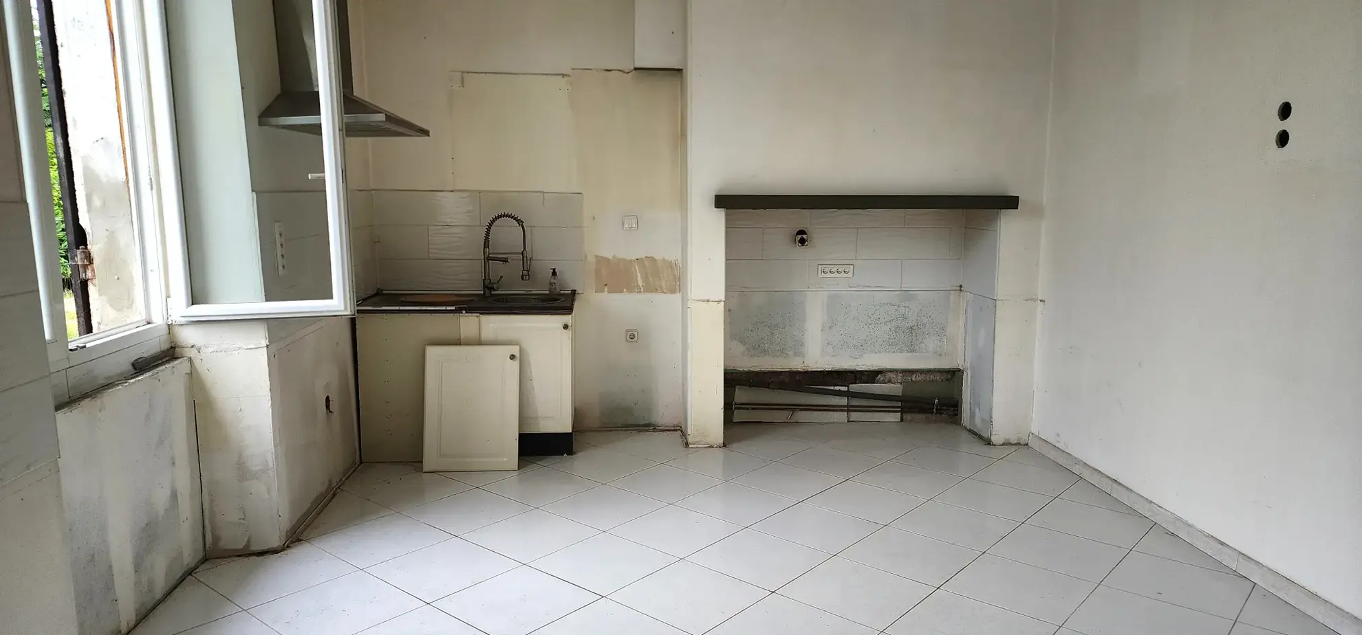 Maison en pierre à rénover avec potentiel à Aiguillon, proche Marmande 