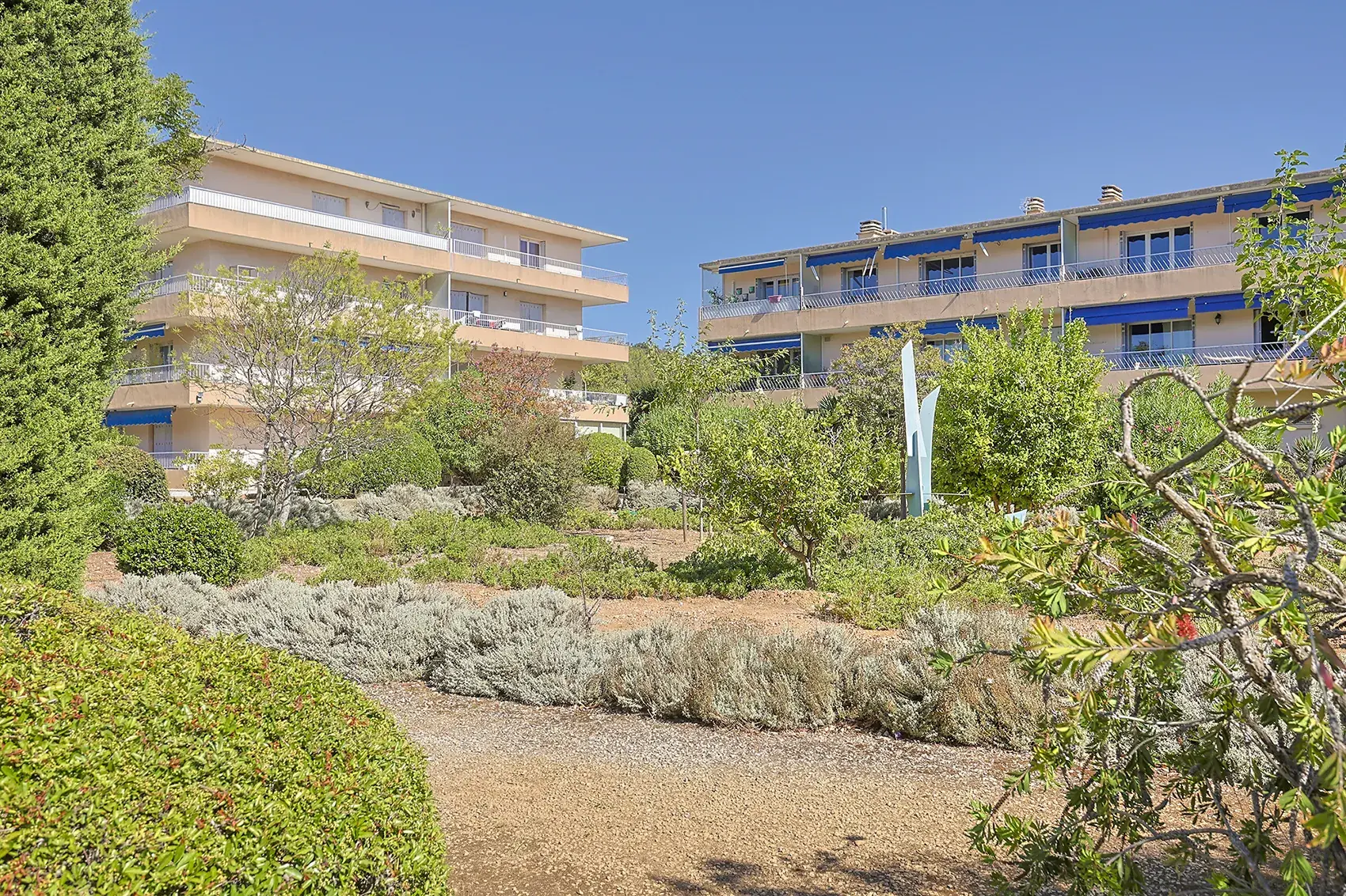 Appartement T2 avec grande terrasse et cave à Six Fours les Plages 