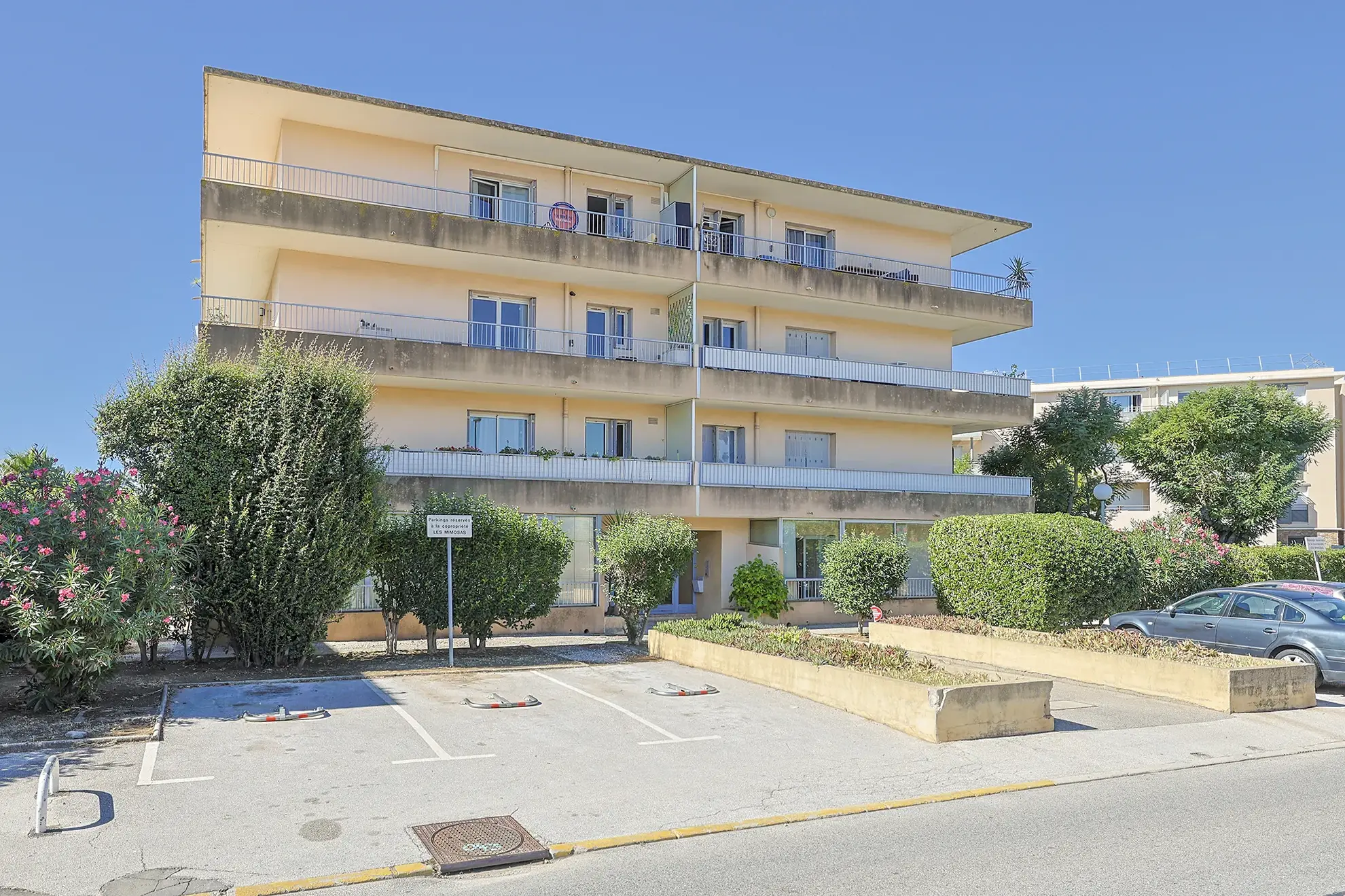 Appartement T2 avec grande terrasse et cave à Six Fours les Plages 