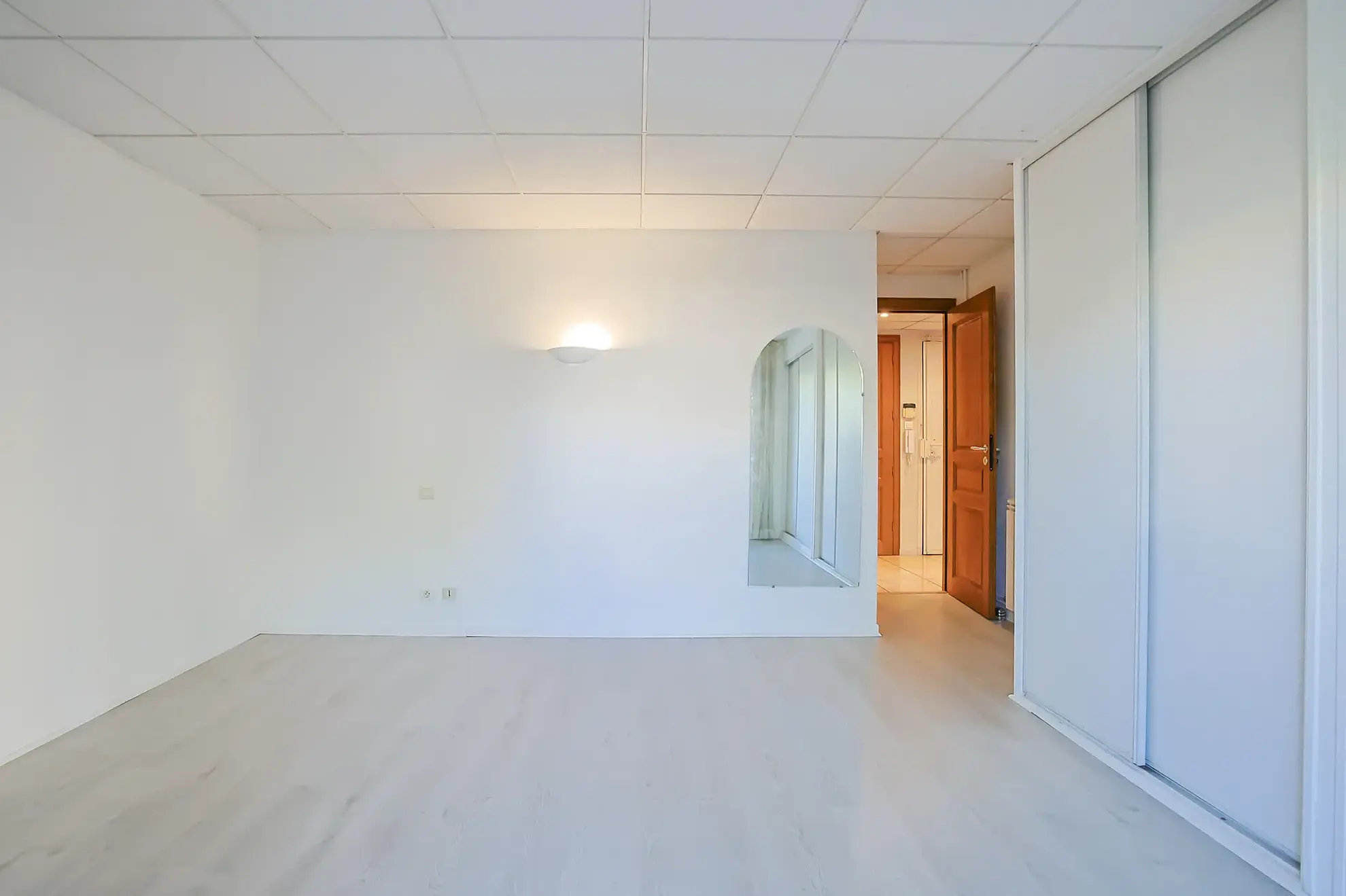 Appartement T2 avec grande terrasse et cave à Six Fours les Plages 