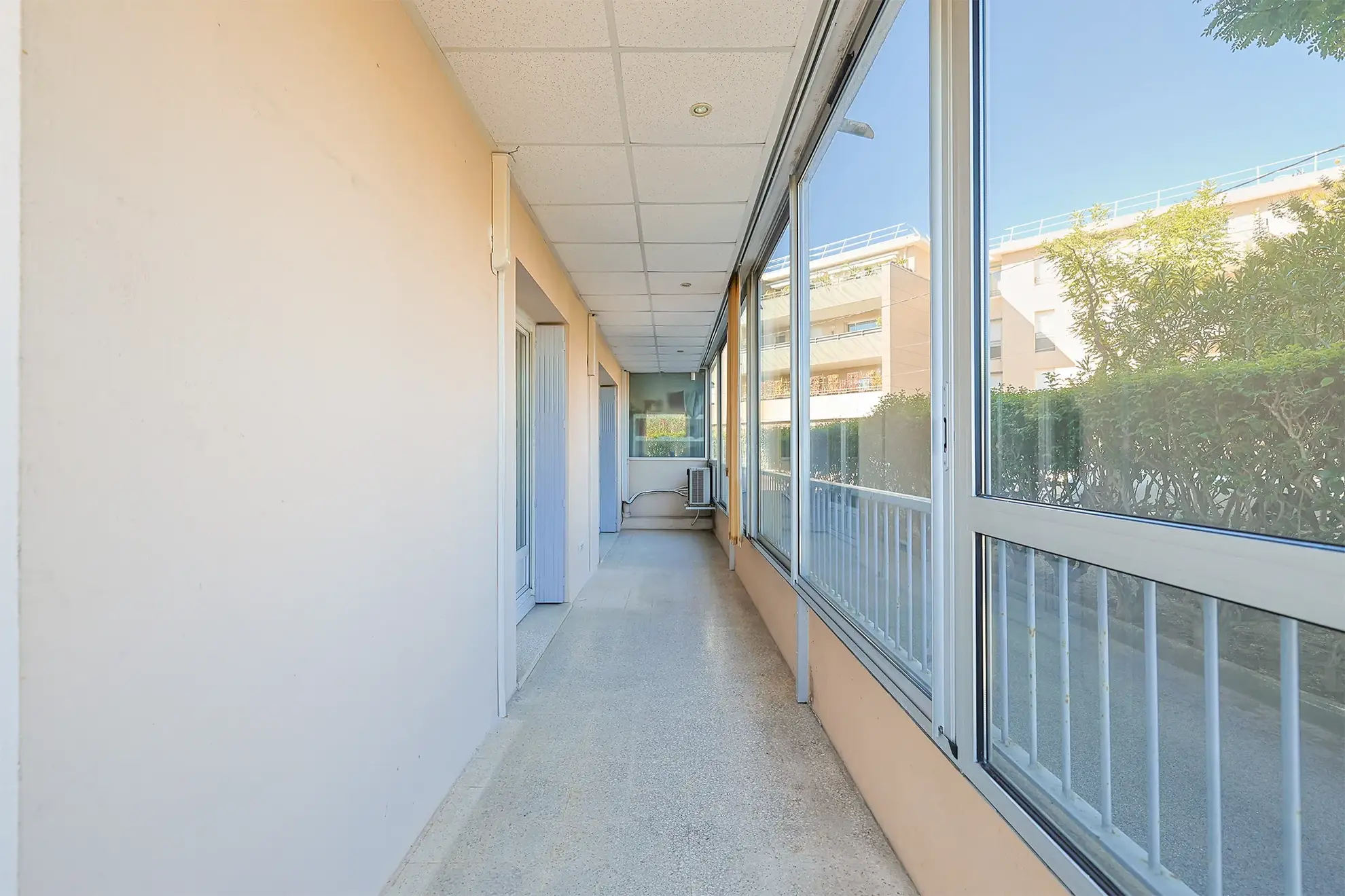 Appartement T2 avec grande terrasse et cave à Six Fours les Plages 