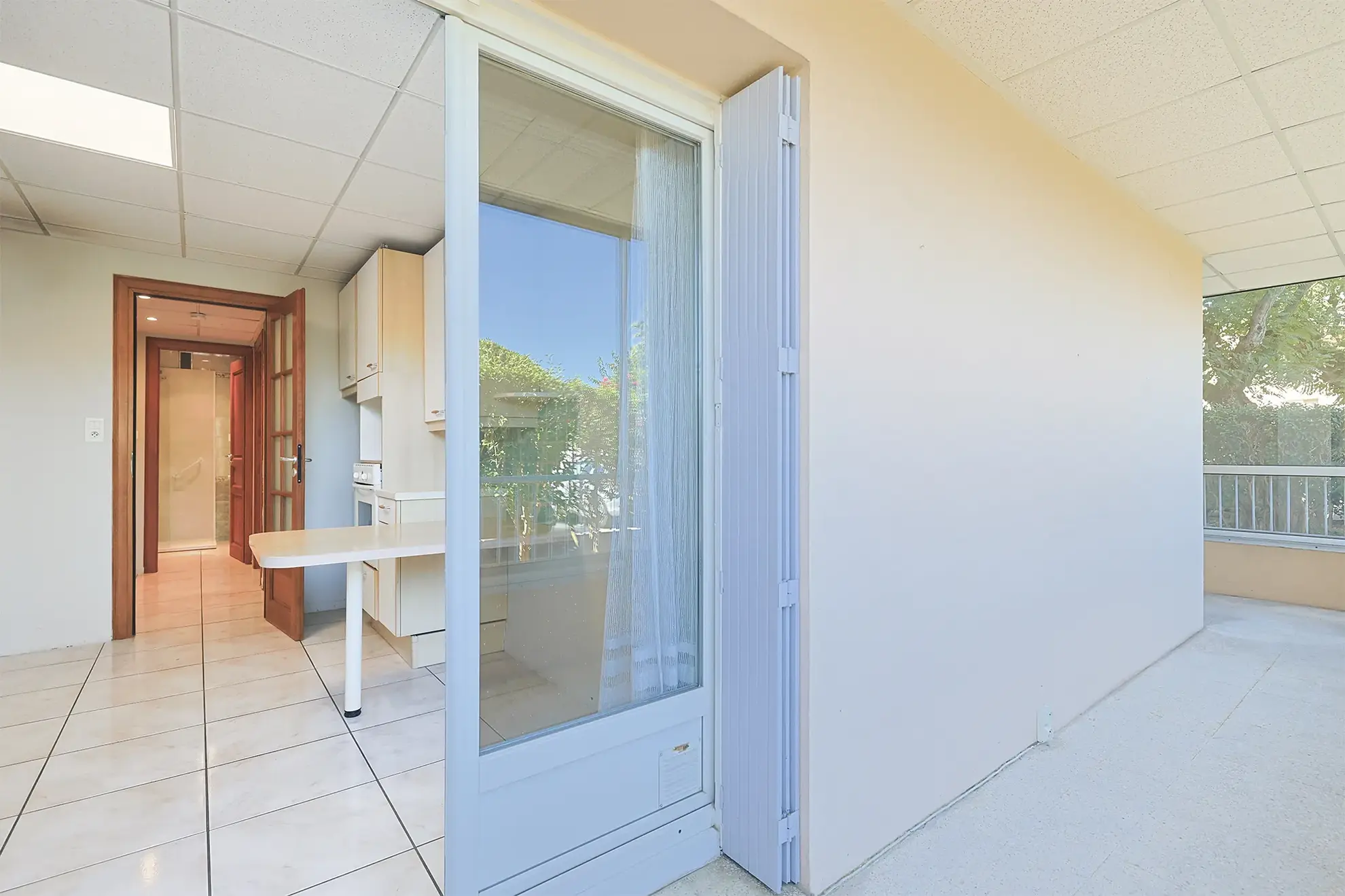 Appartement T2 avec grande terrasse et cave à Six Fours les Plages 