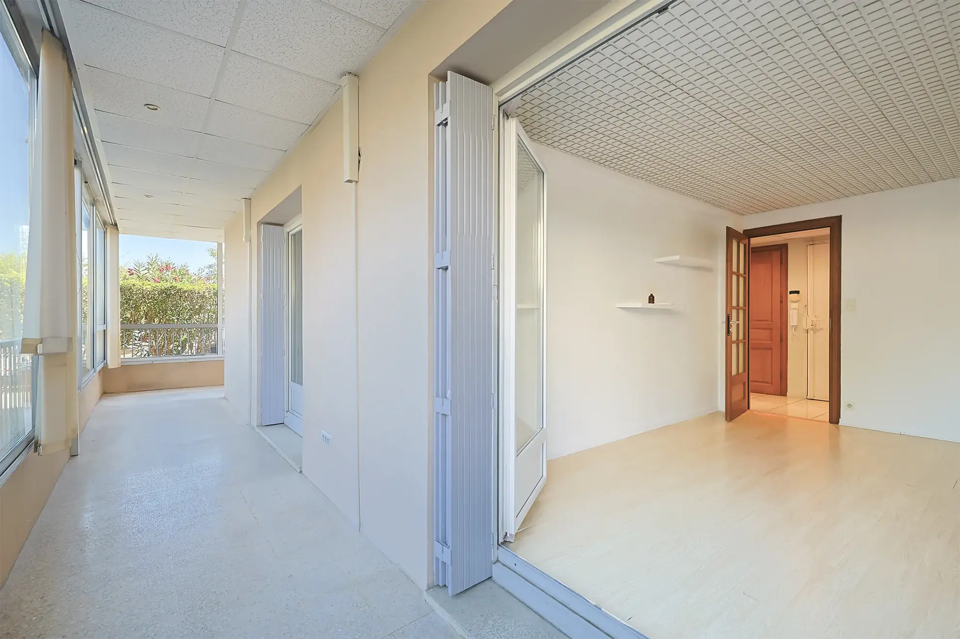 Appartement T2 avec grande terrasse et cave à Six Fours les Plages 