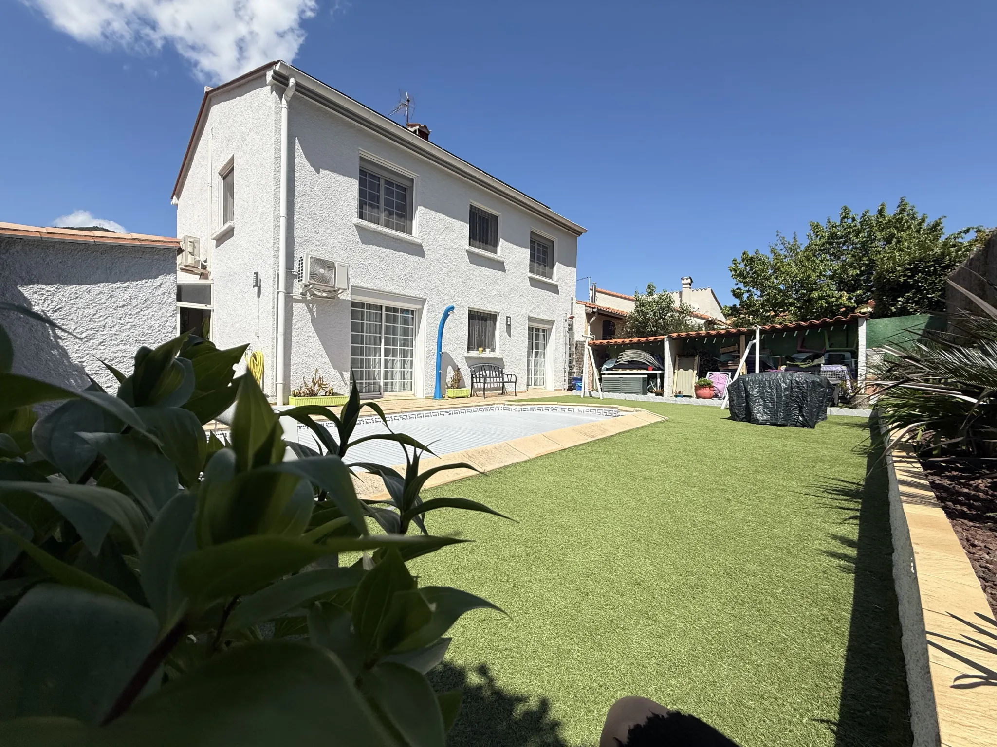 Maison avec piscine et véranda à Arles-sur-Tech - Charme et confort 