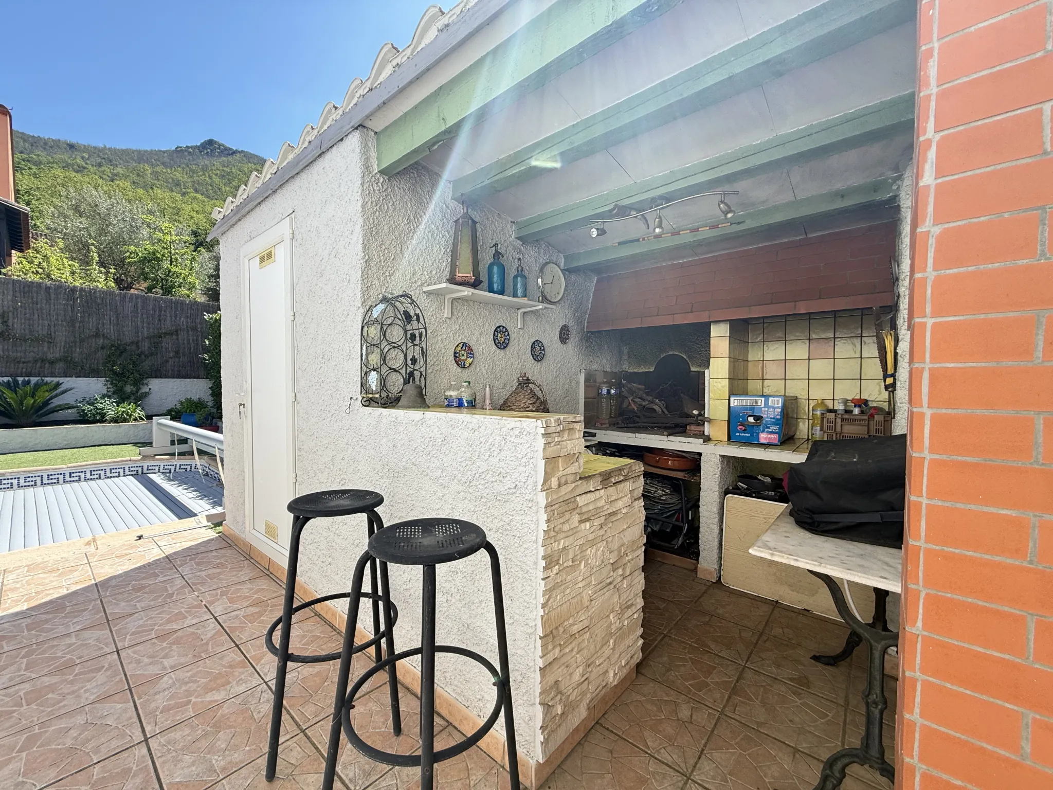 Maison avec piscine et véranda à Arles-sur-Tech - Charme et confort 