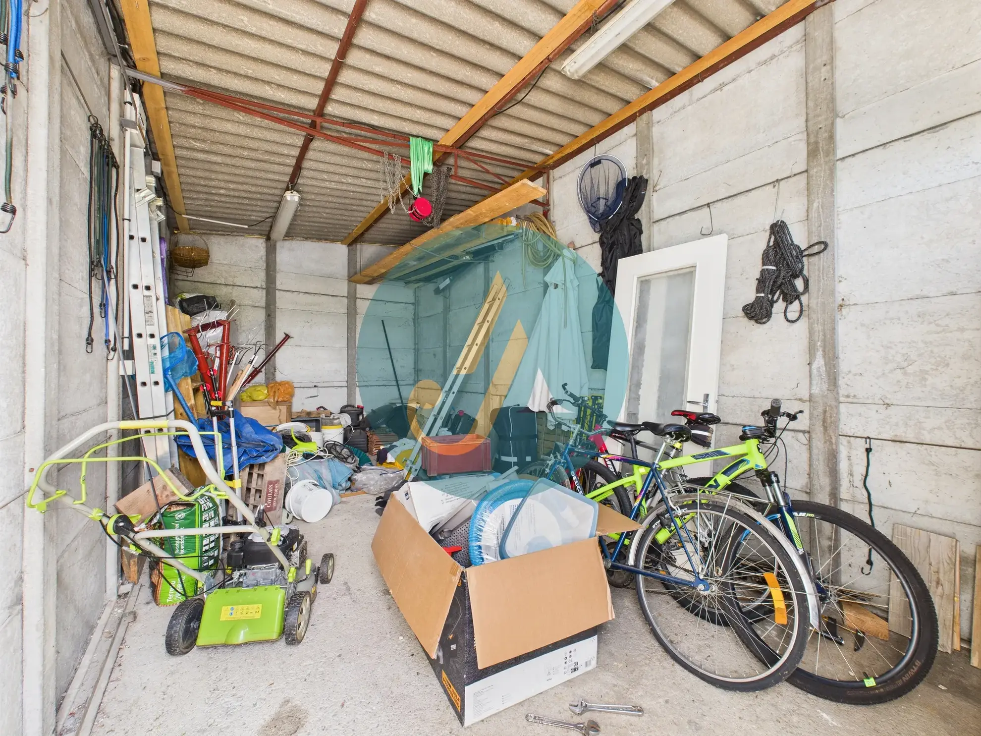 Belle maison familiale avec piscine et sous-sol complet à Nevers 