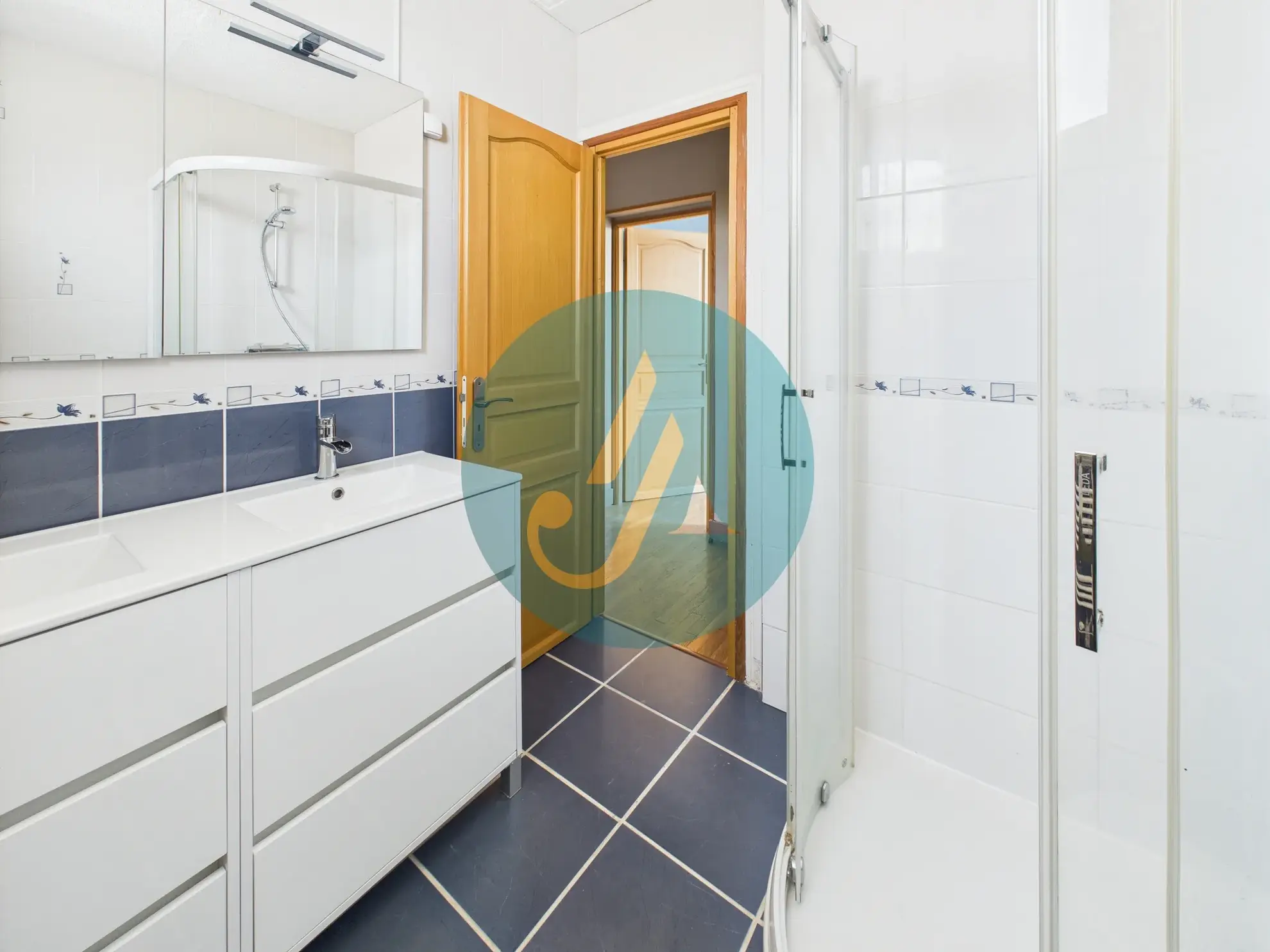 Belle maison familiale avec piscine et sous-sol complet à Nevers 