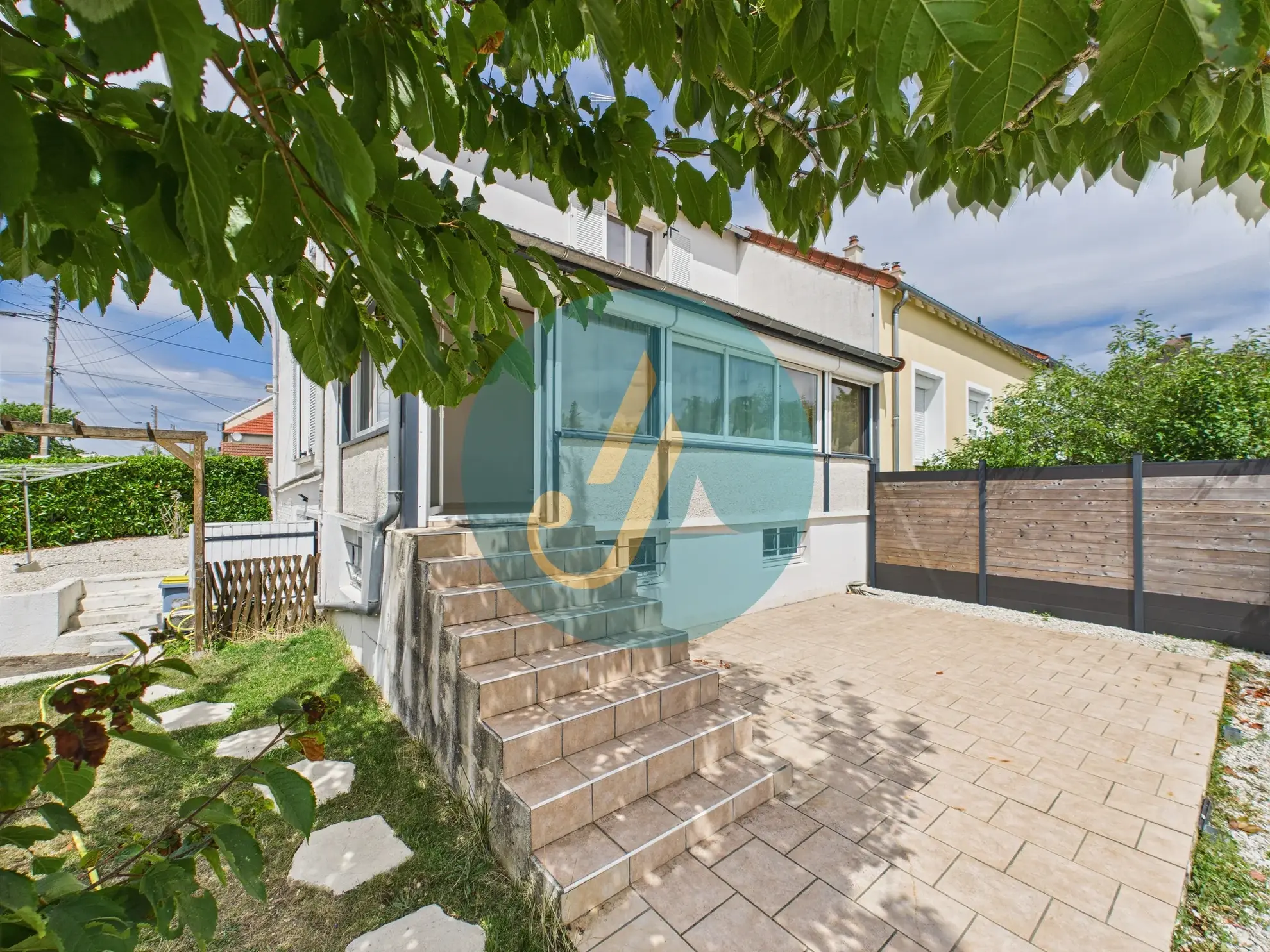 Belle maison familiale avec piscine et sous-sol complet à Nevers 