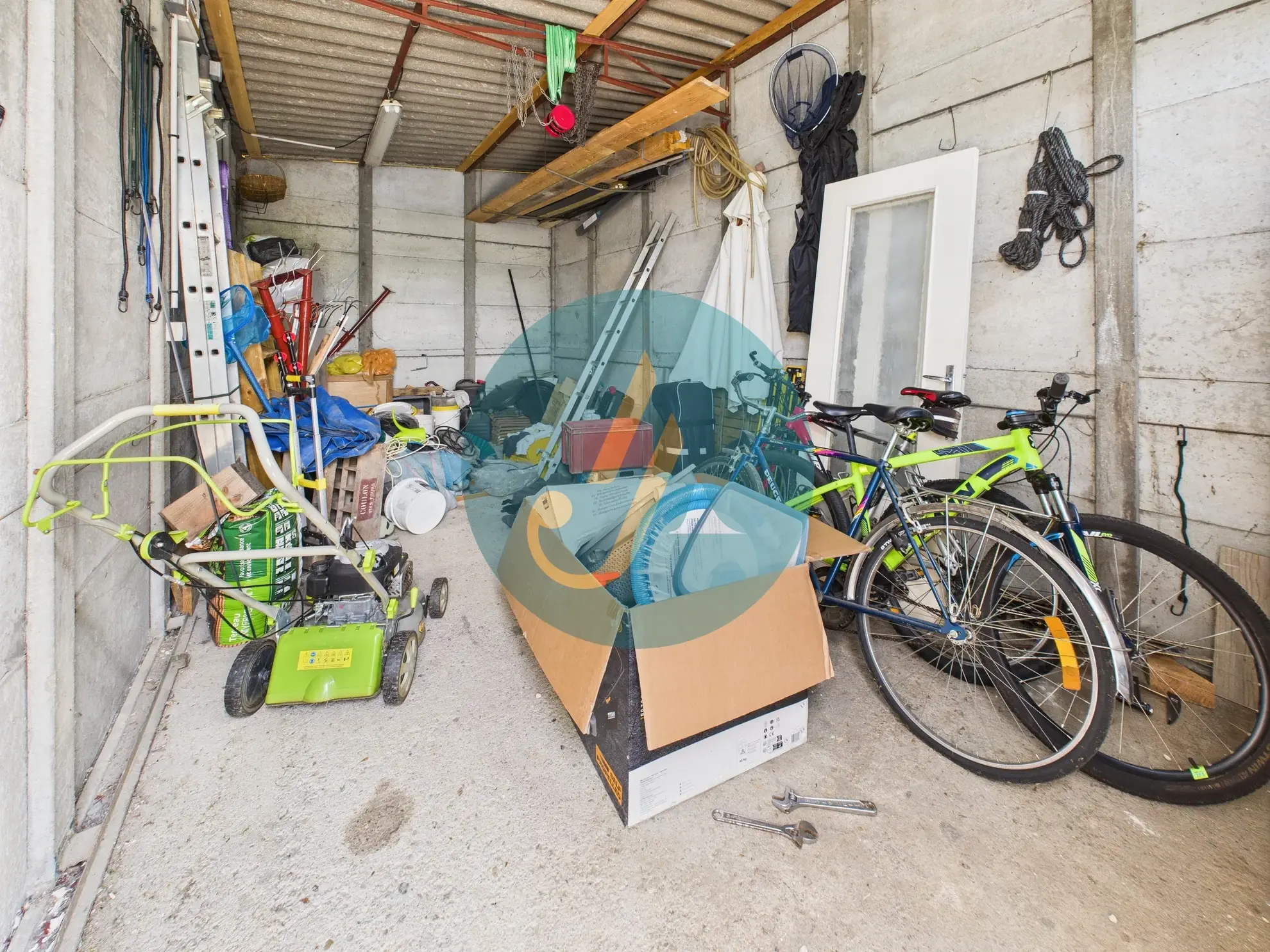 Belle maison familiale avec piscine et sous-sol complet à Nevers 