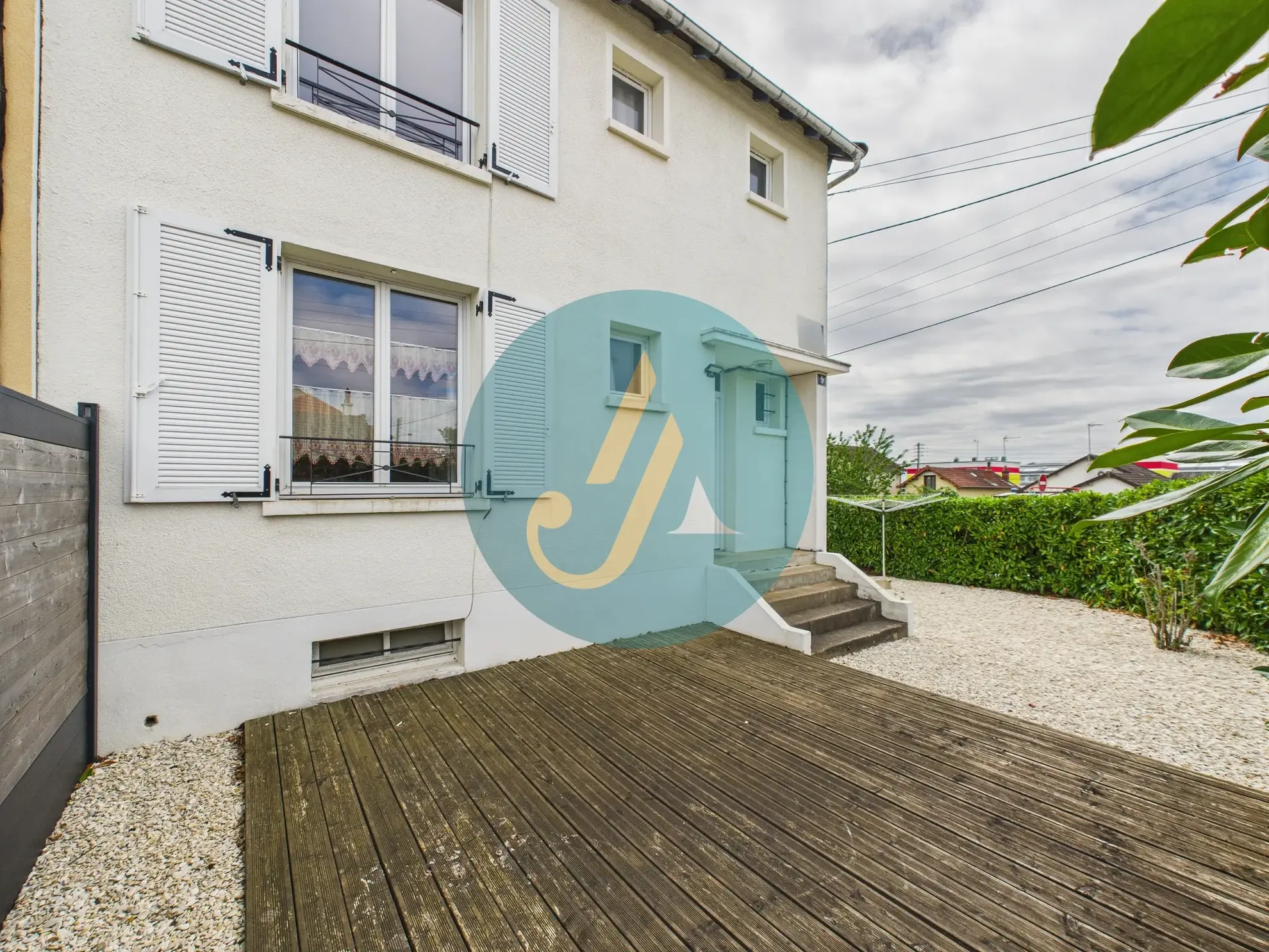 Belle maison familiale avec piscine et sous-sol complet à Nevers 