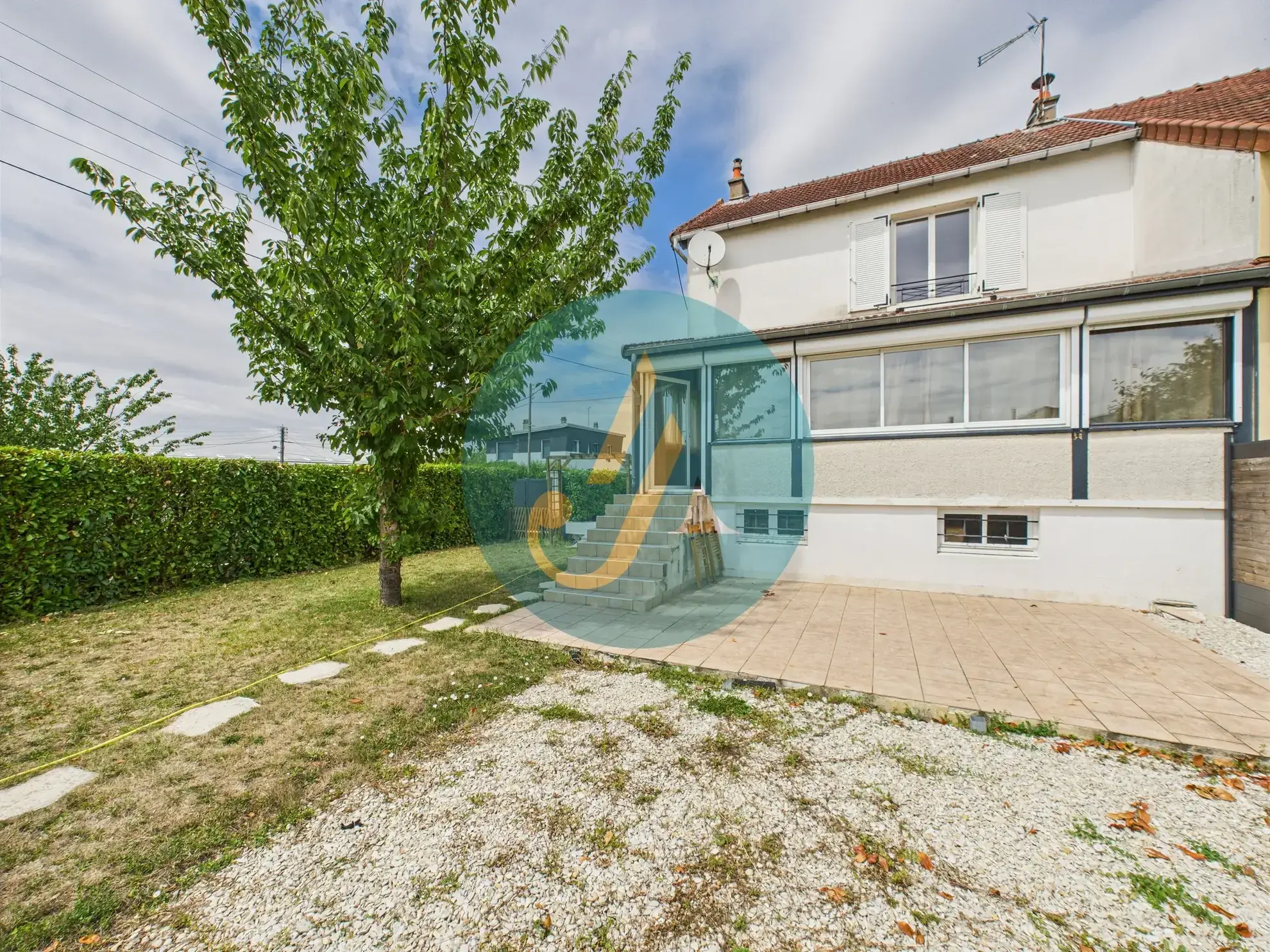 Belle maison familiale avec piscine et sous-sol complet à Nevers 