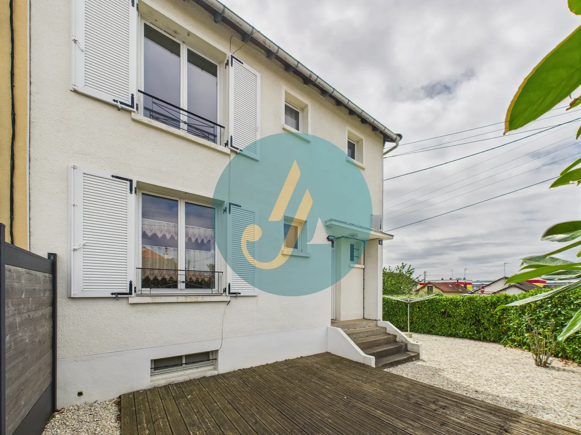 Belle maison familiale avec piscine et sous-sol complet à Nevers