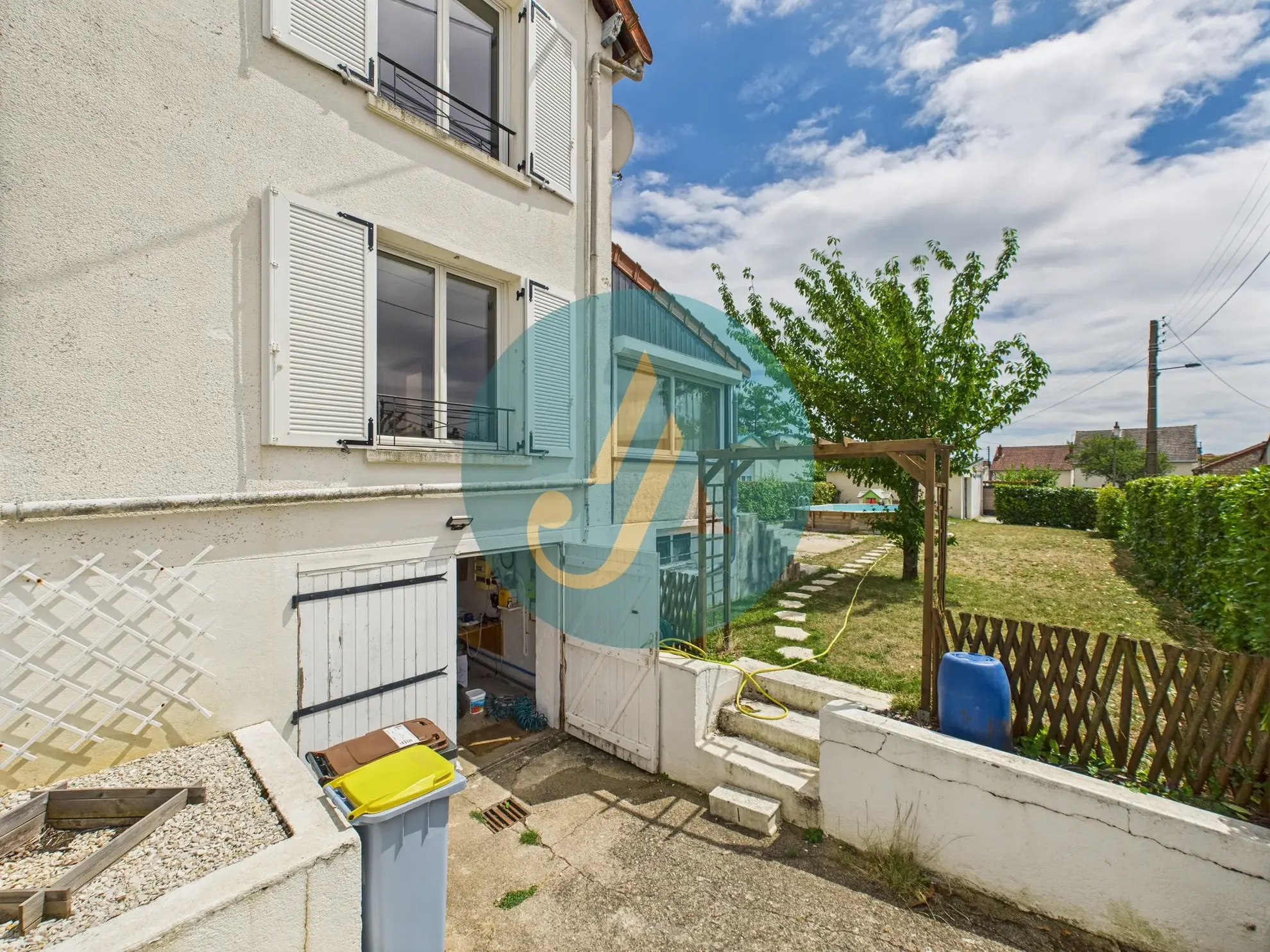Belle maison familiale avec piscine et sous-sol complet à Nevers 