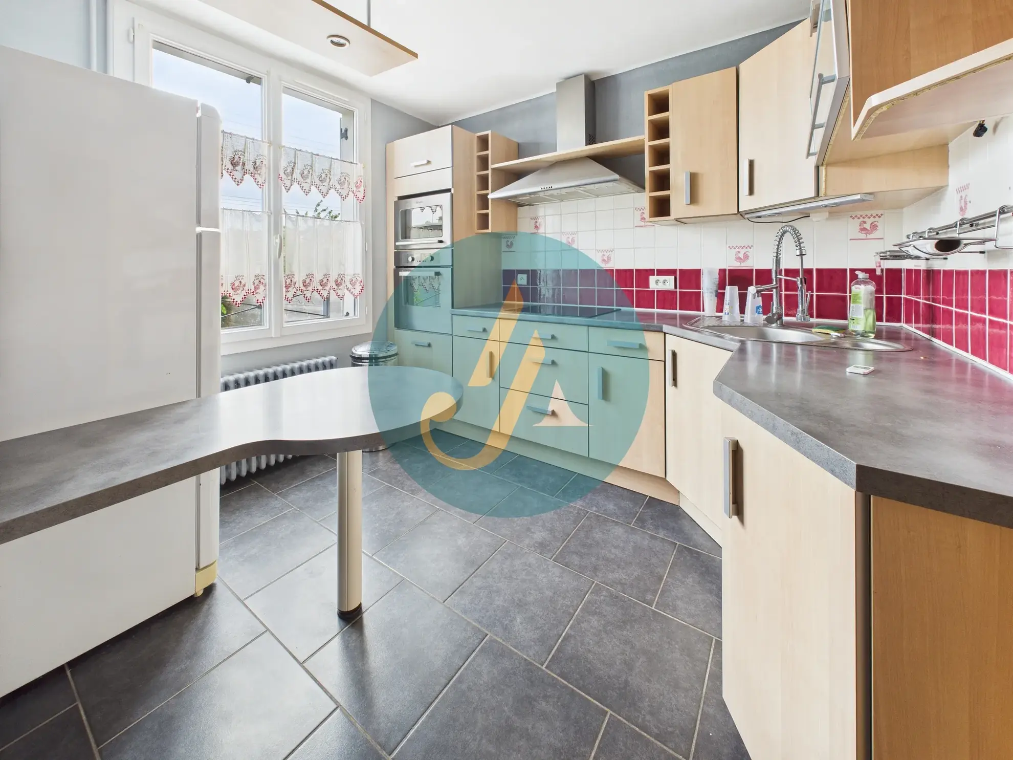 Belle maison familiale avec piscine et sous-sol complet à Nevers 