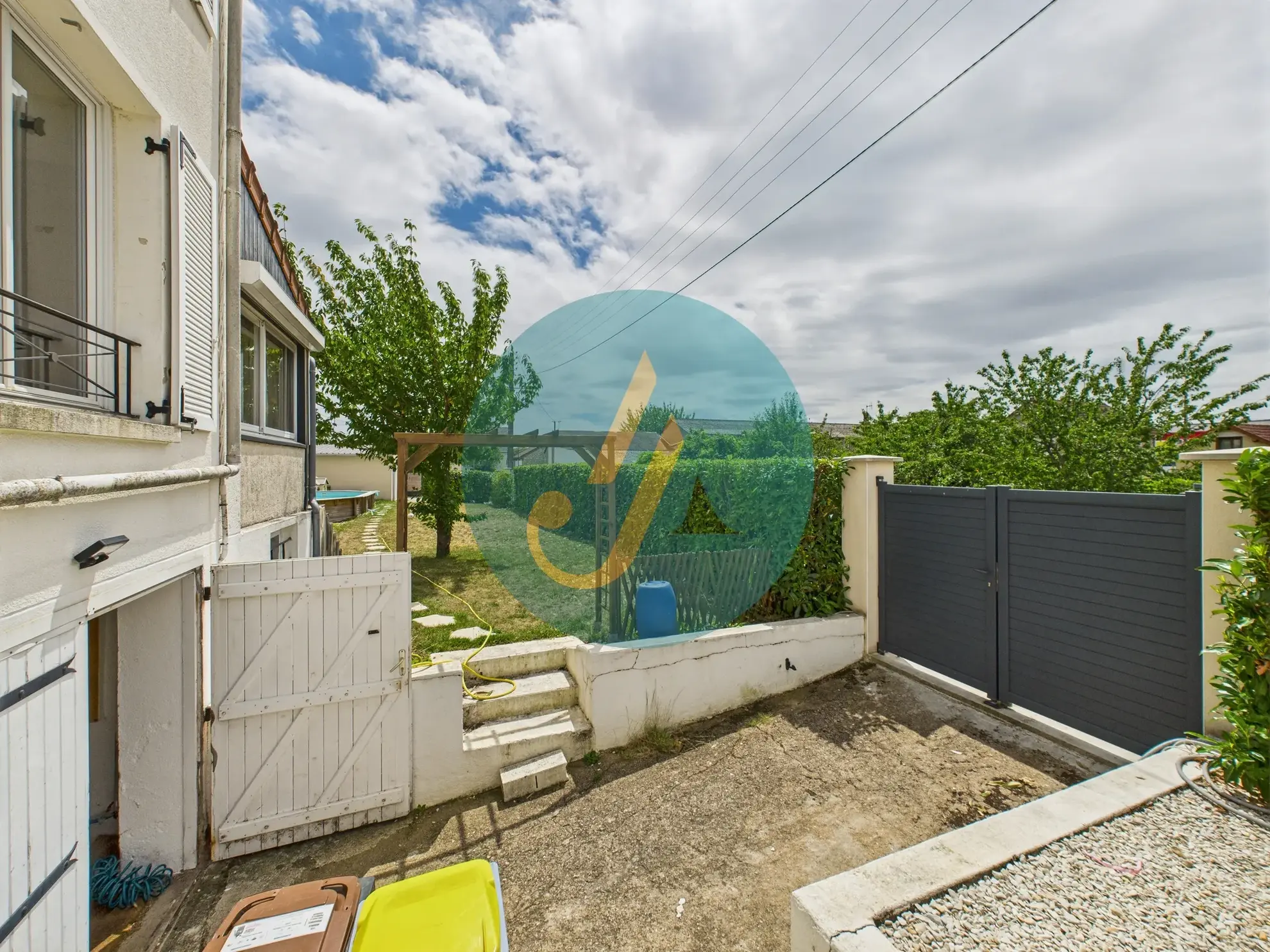 Belle maison familiale avec piscine et sous-sol complet à Nevers 