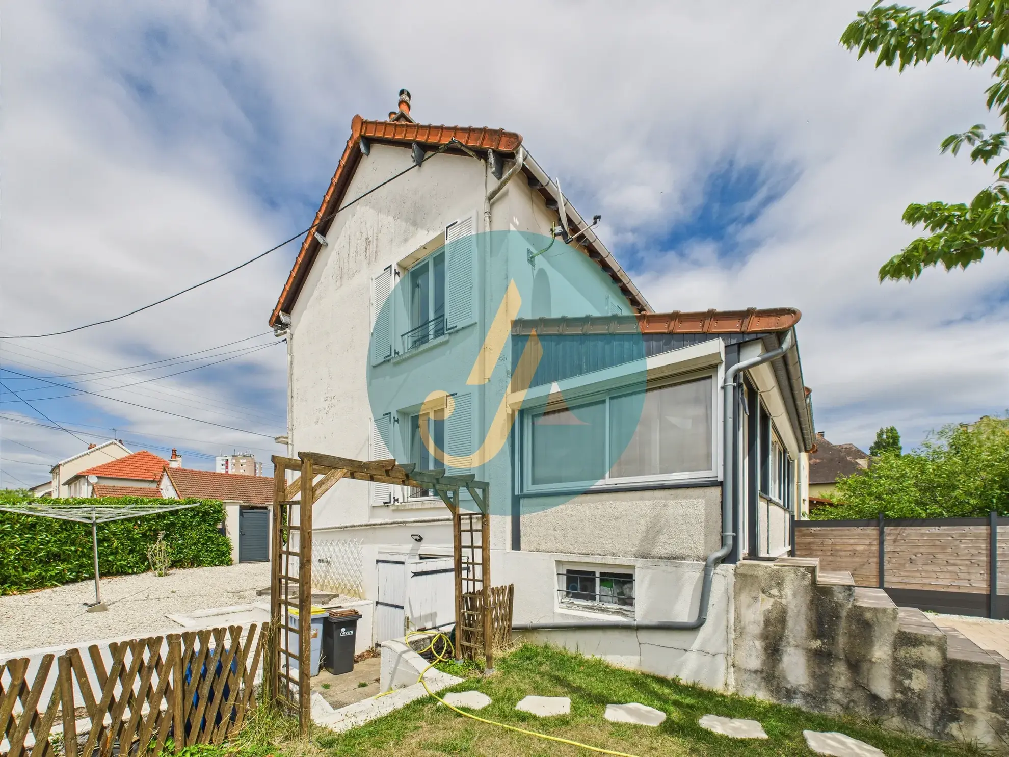 Belle maison familiale avec piscine et sous-sol complet à Nevers 