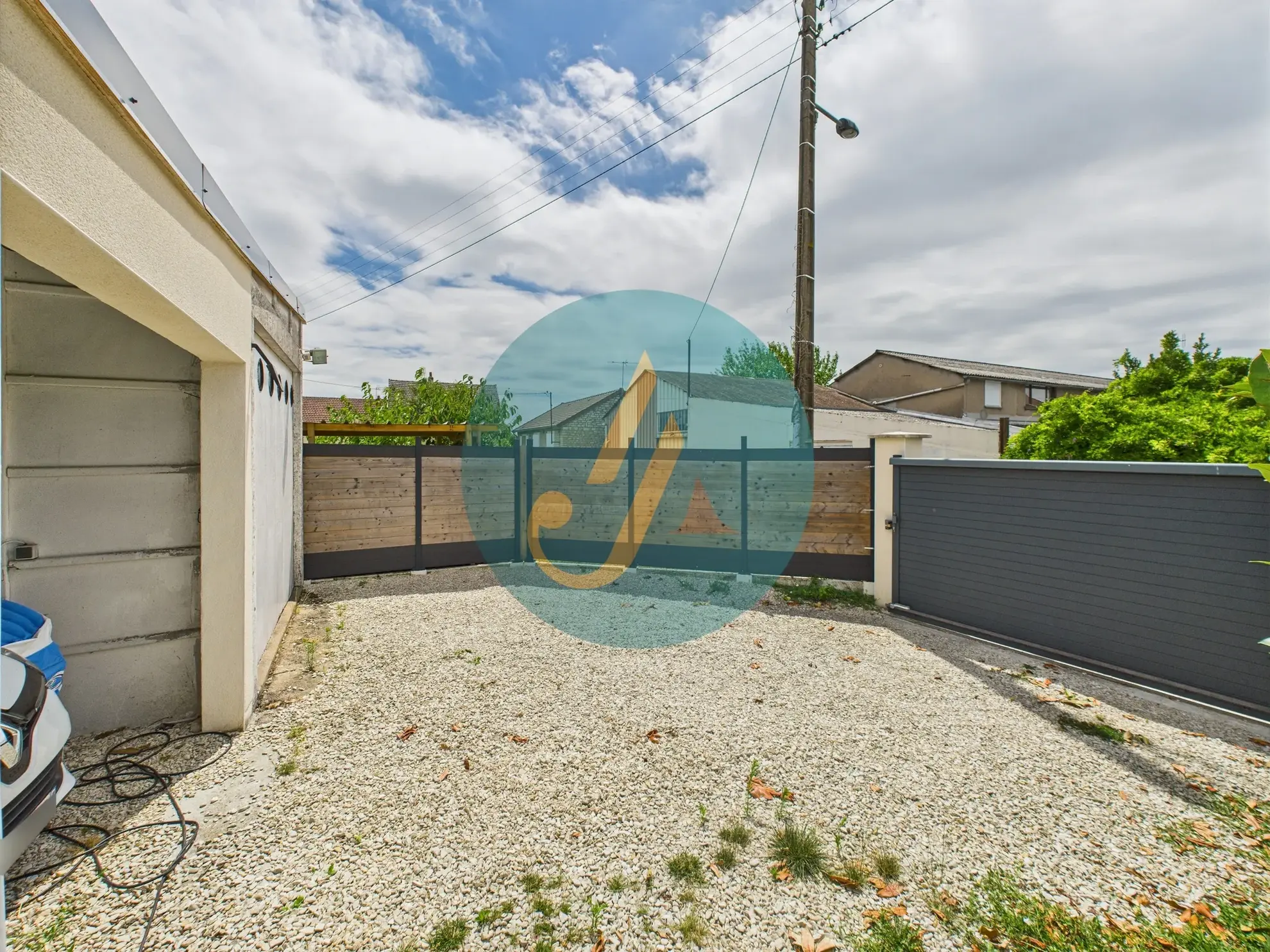 Belle maison familiale avec piscine et sous-sol complet à Nevers 