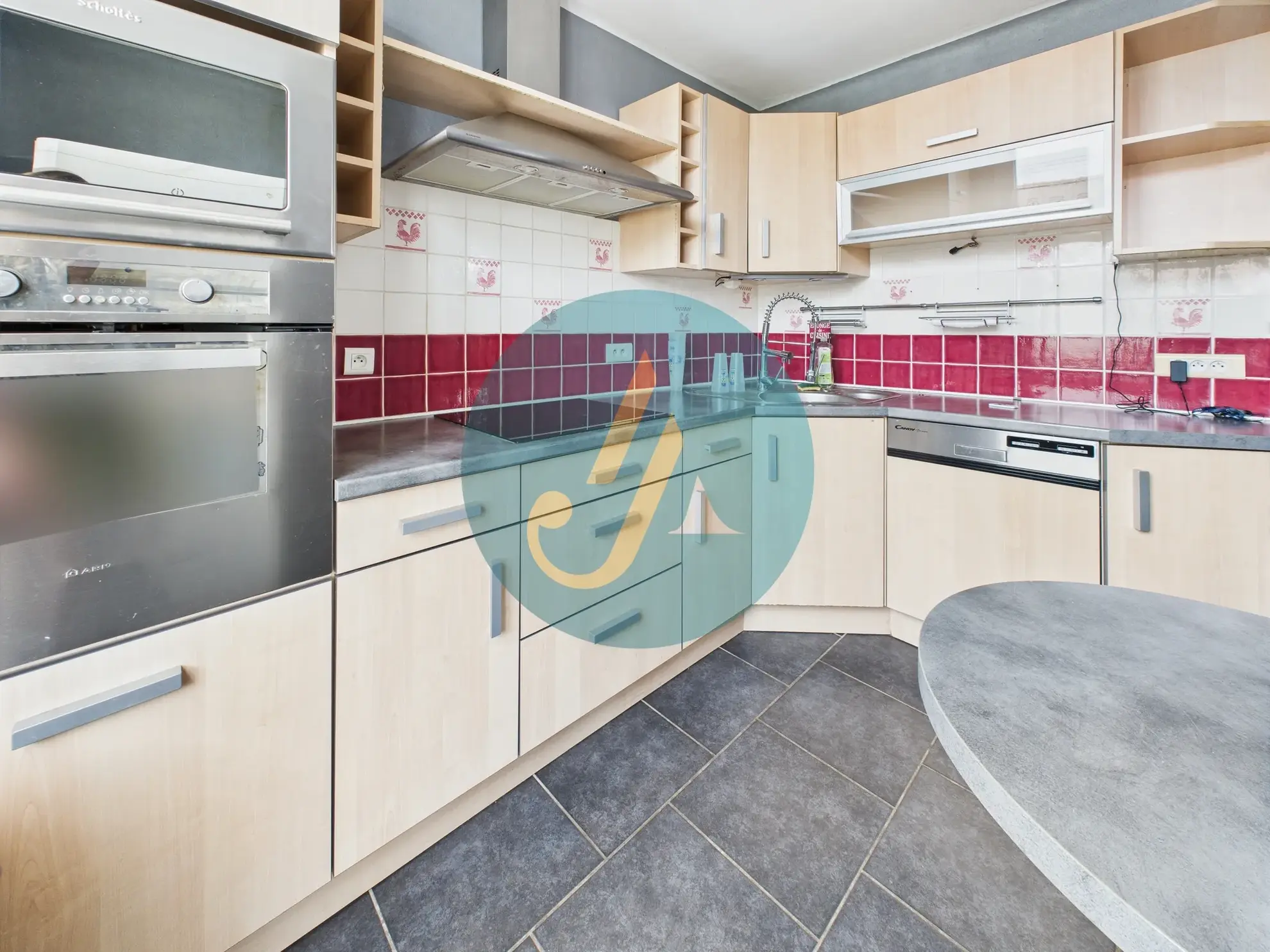 Belle maison familiale avec piscine et sous-sol complet à Nevers 