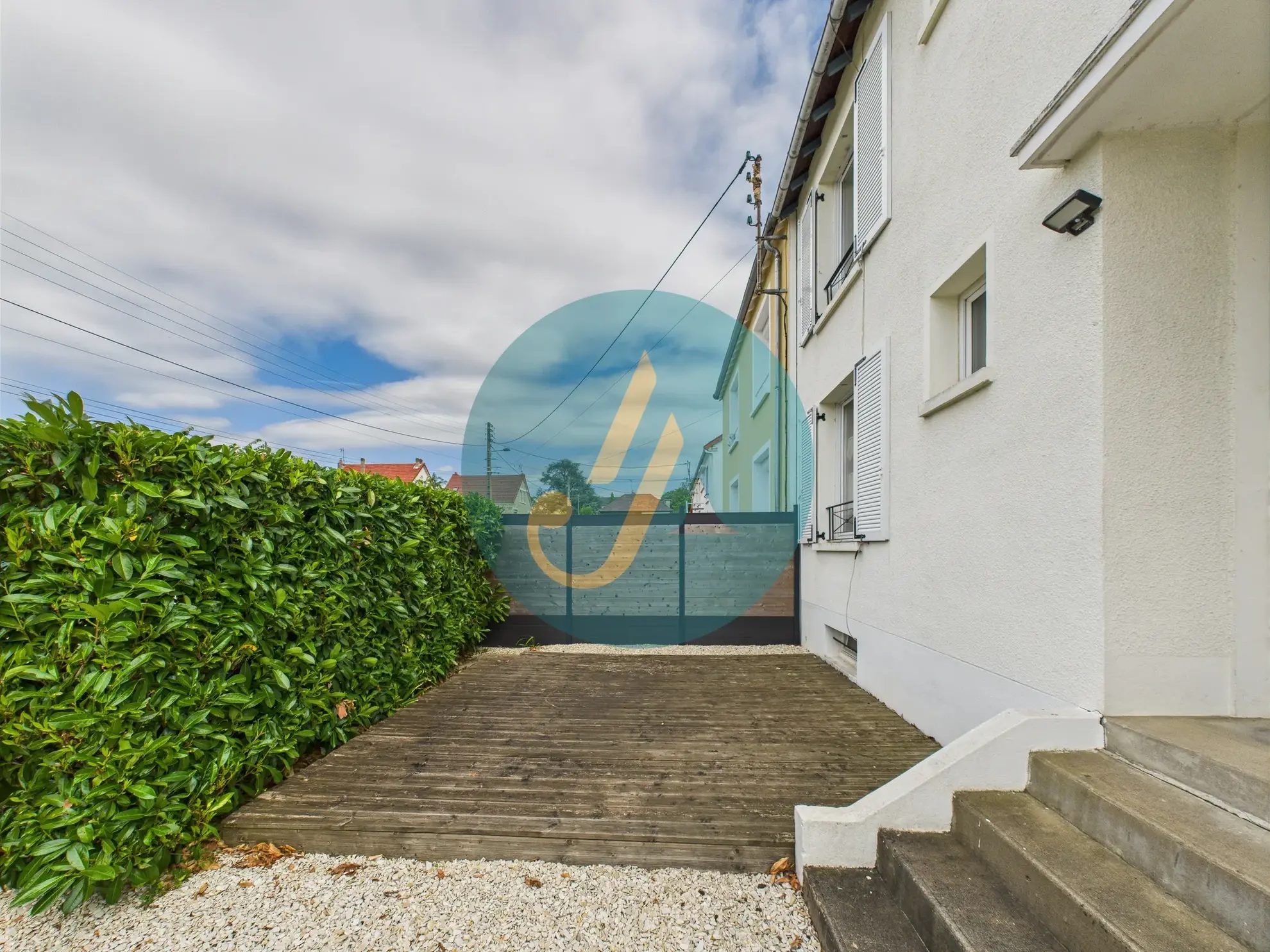Belle maison familiale avec piscine et sous-sol complet à Nevers 