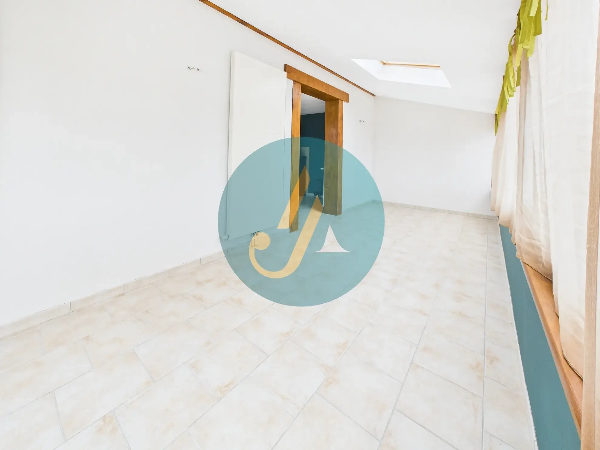 Belle maison familiale avec piscine et sous-sol complet à Nevers 