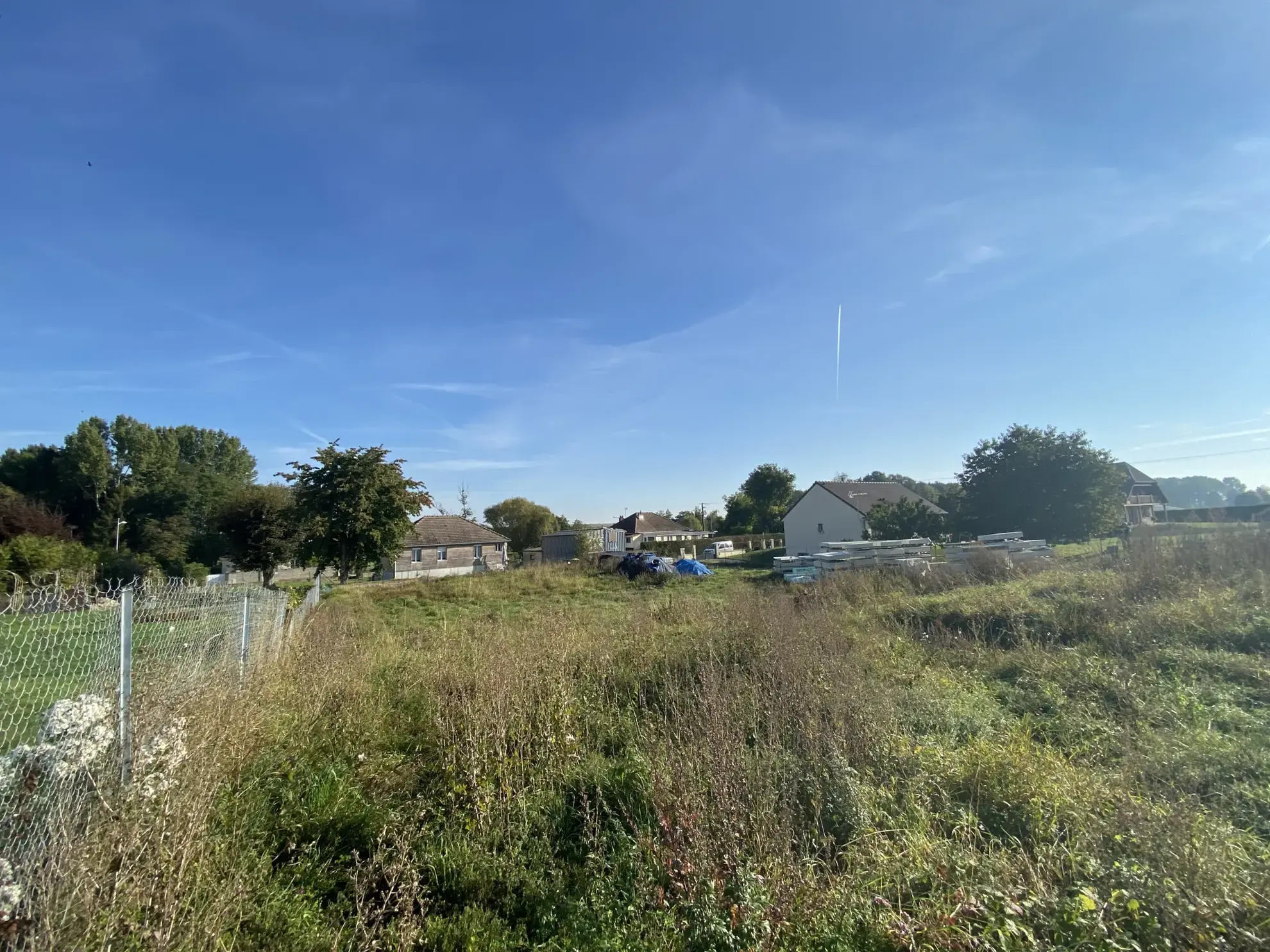 Terrain constructible à Neuflize - Viabilisé, exposition sud, libre de constructeur 