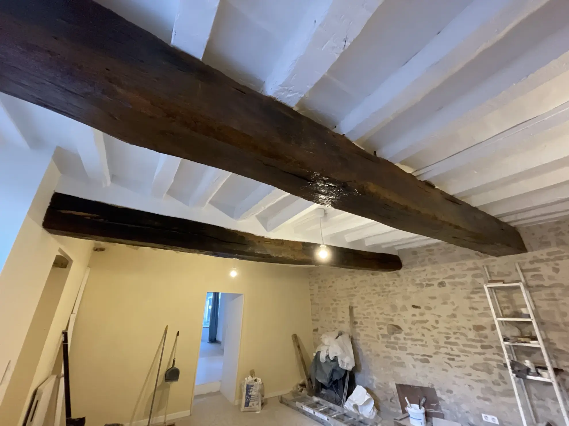 Maison rénovée de 152 m2 à Montillot à vendre pour 50 000 € 