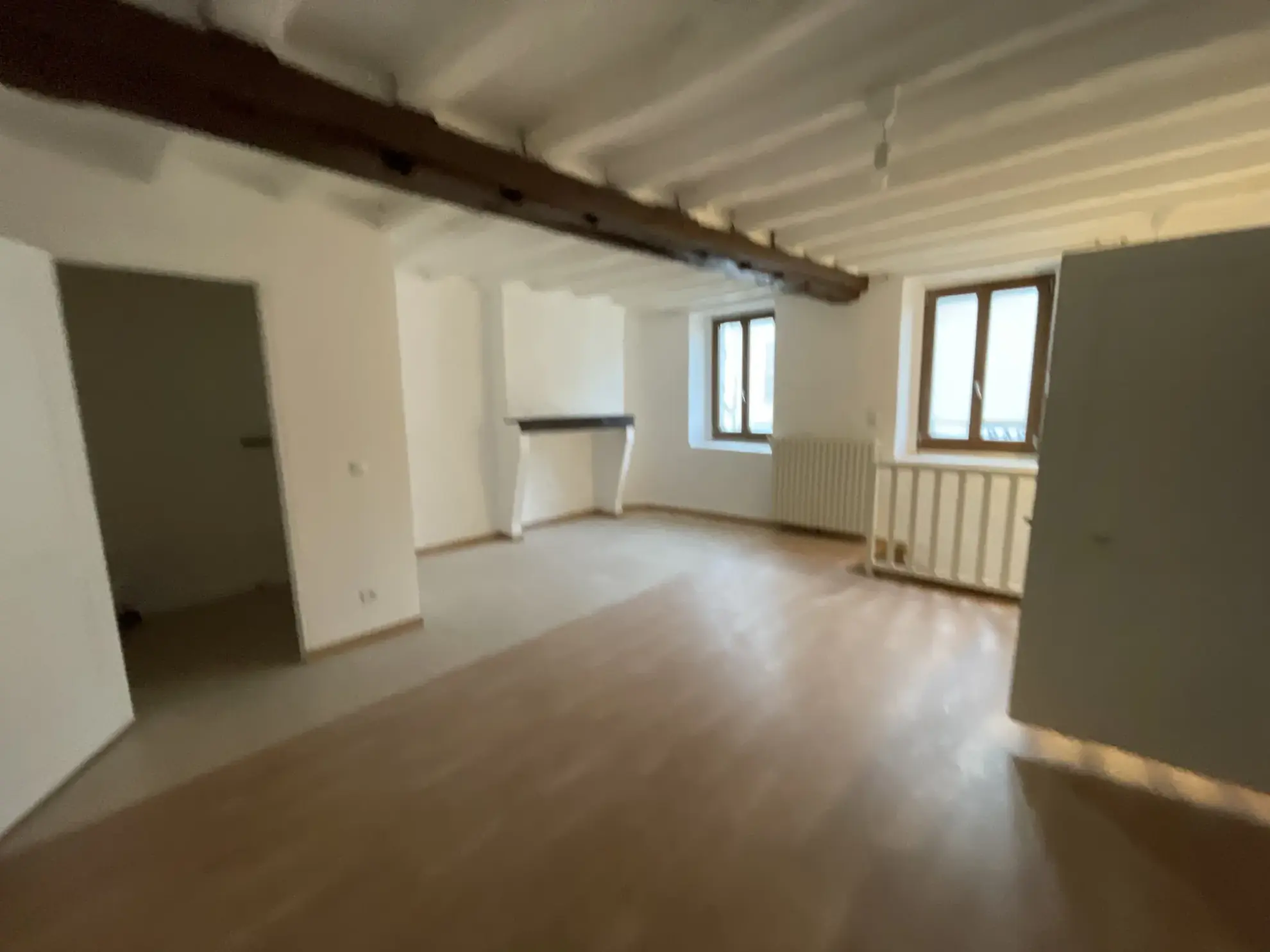 Maison rénovée de 152 m2 à Montillot à vendre pour 50 000 € 