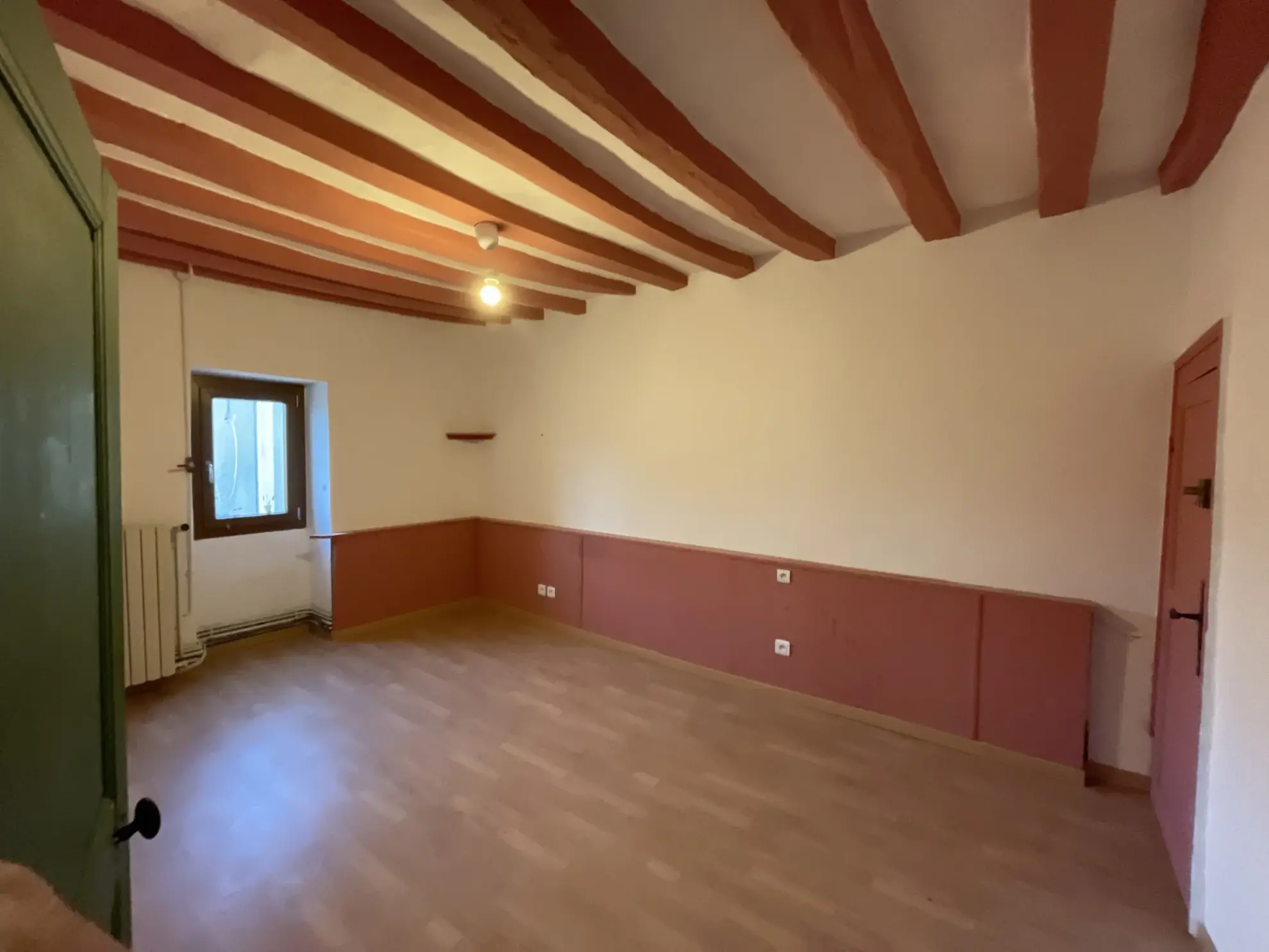 Maison rénovée de 152 m2 à Montillot à vendre pour 50 000 € 