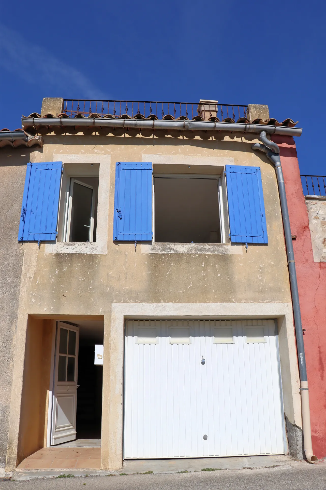 Maison de village avec terrasse et garage à Villars, vue Luberon 