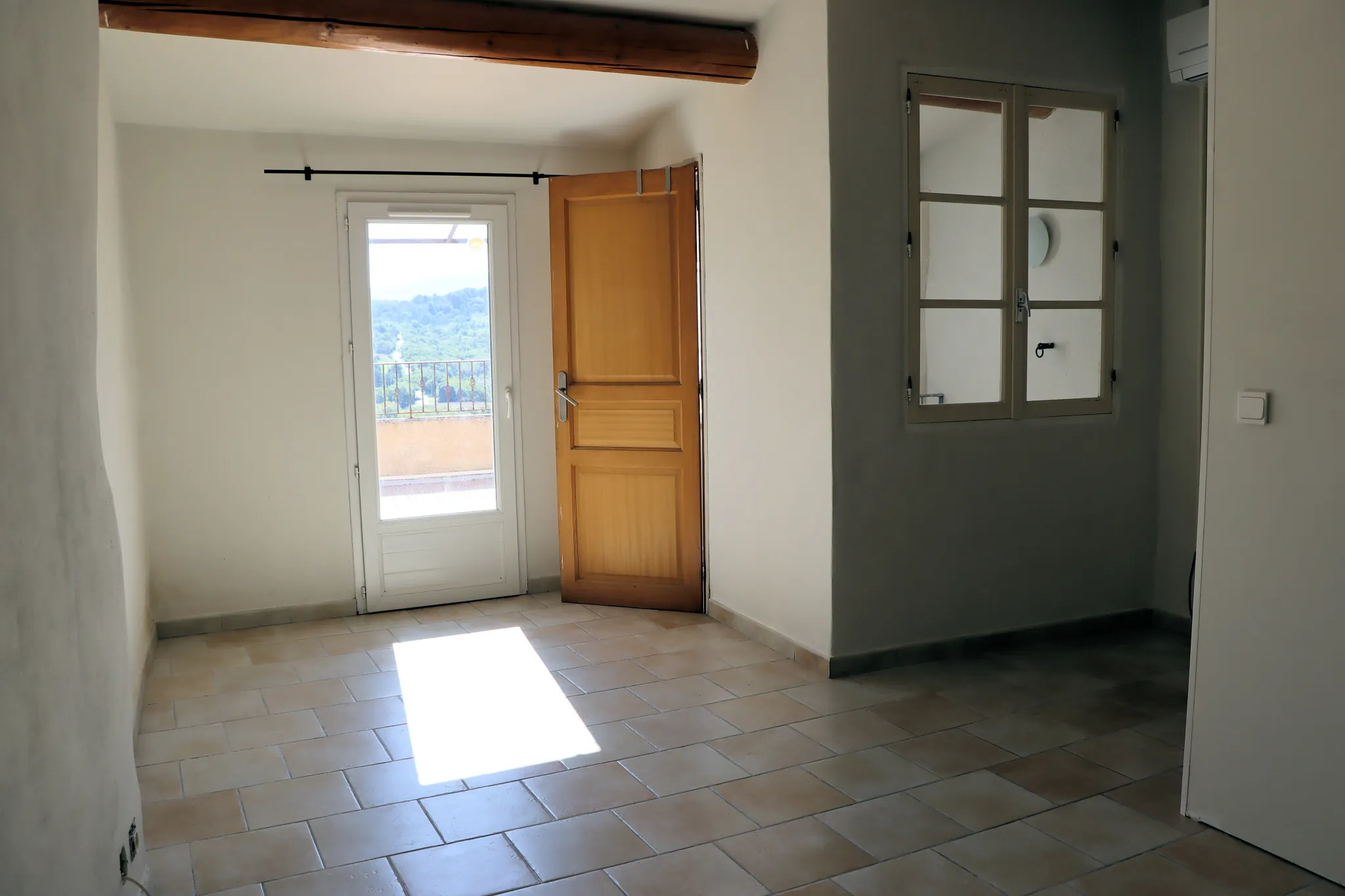 Maison de village avec terrasse et garage à Villars, vue Luberon 